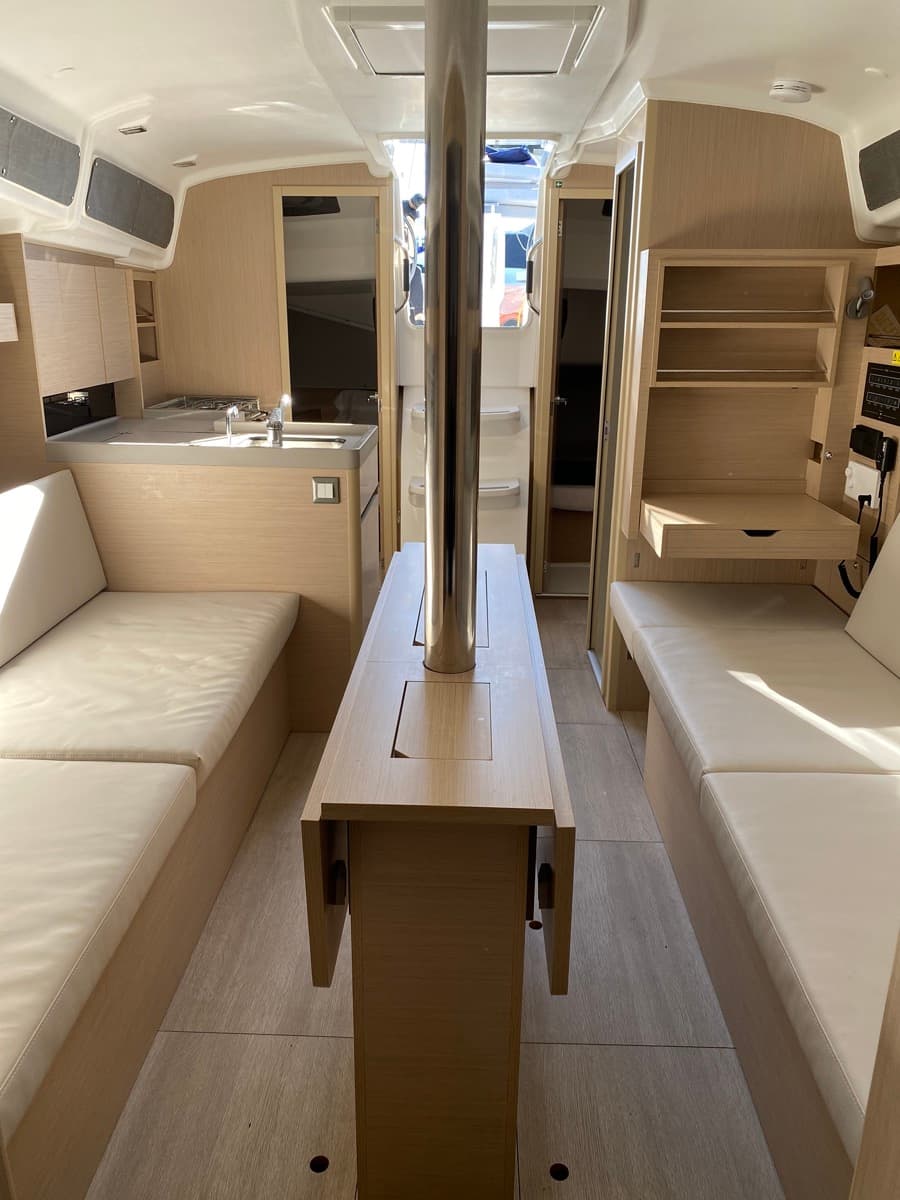 Oceanis 34.1 - photo 15