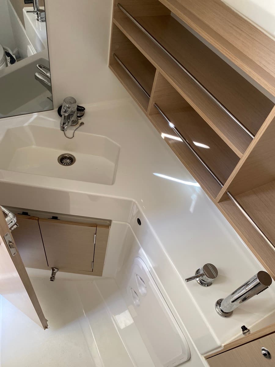 Oceanis 30.1 - photo 11