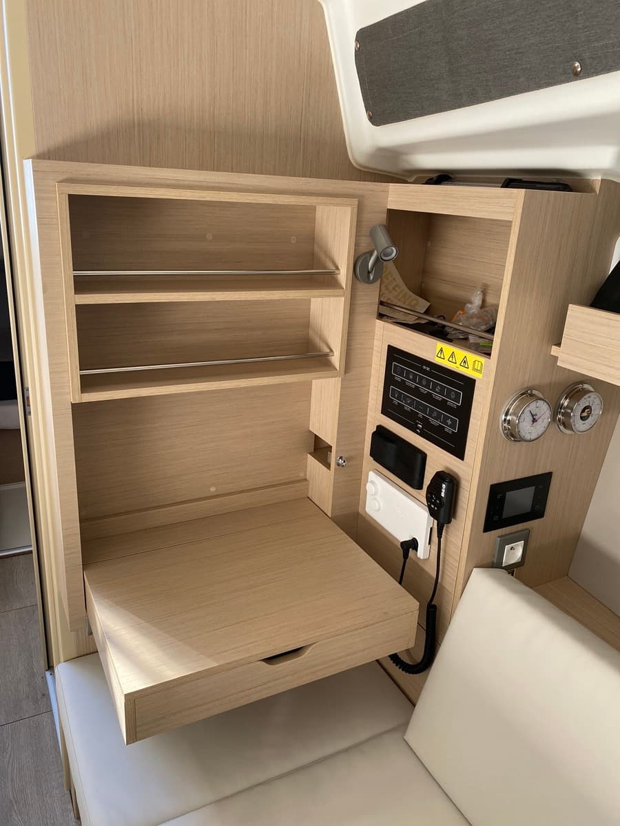 Oceanis 34.1 - photo 11