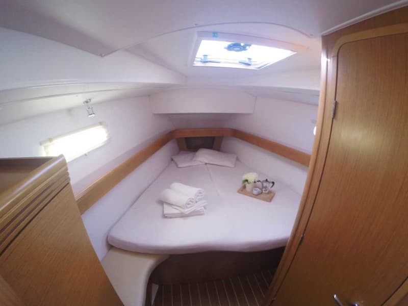 Sun Odyssey 42DS - photo 5