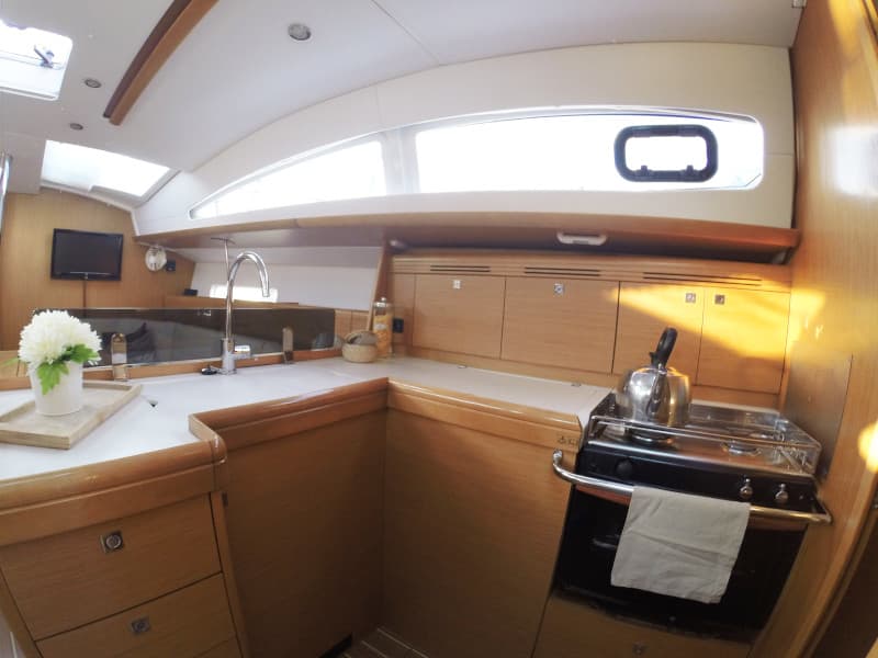 Sun Odyssey 42DS - photo 10