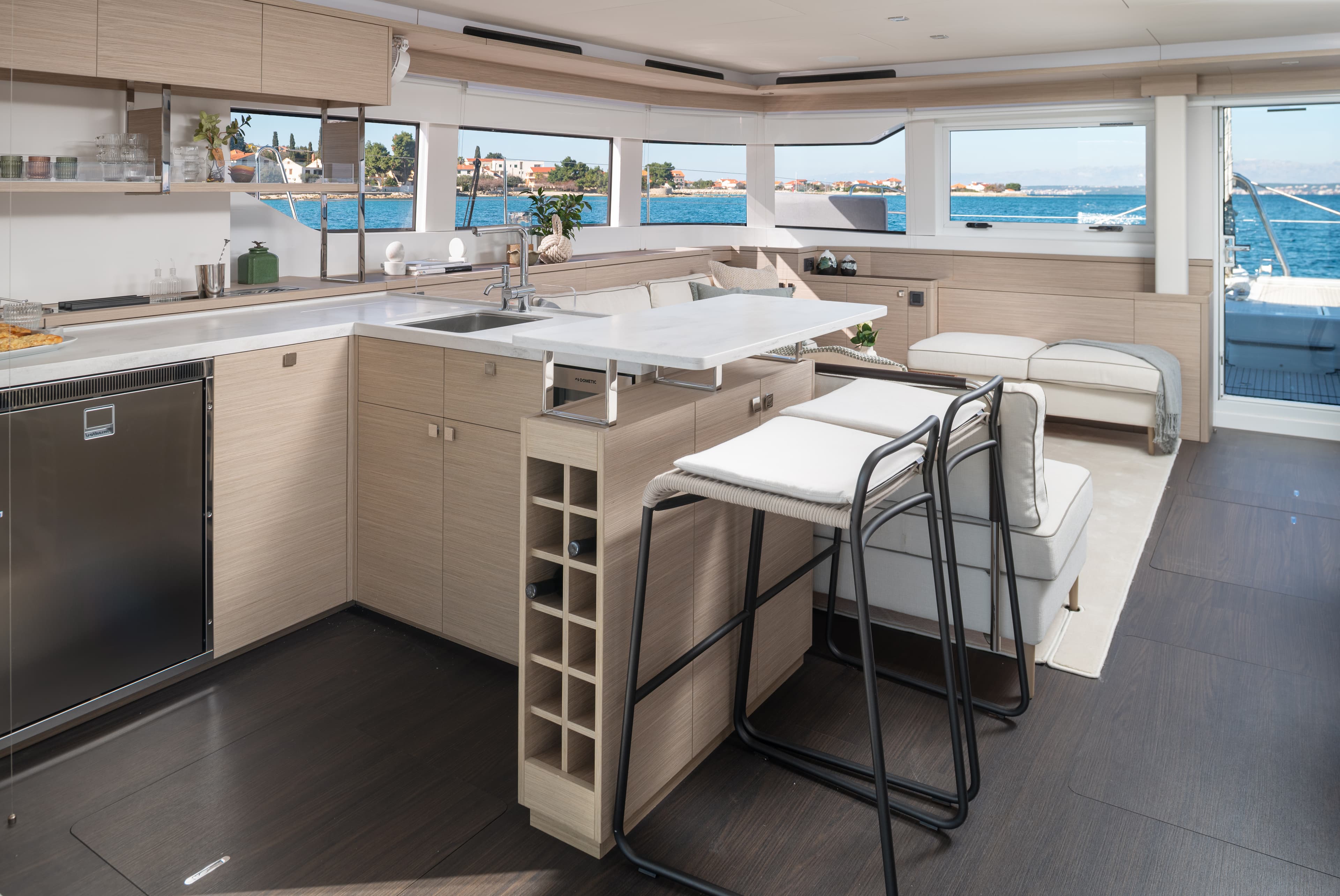 Lagoon 60 - photo 11