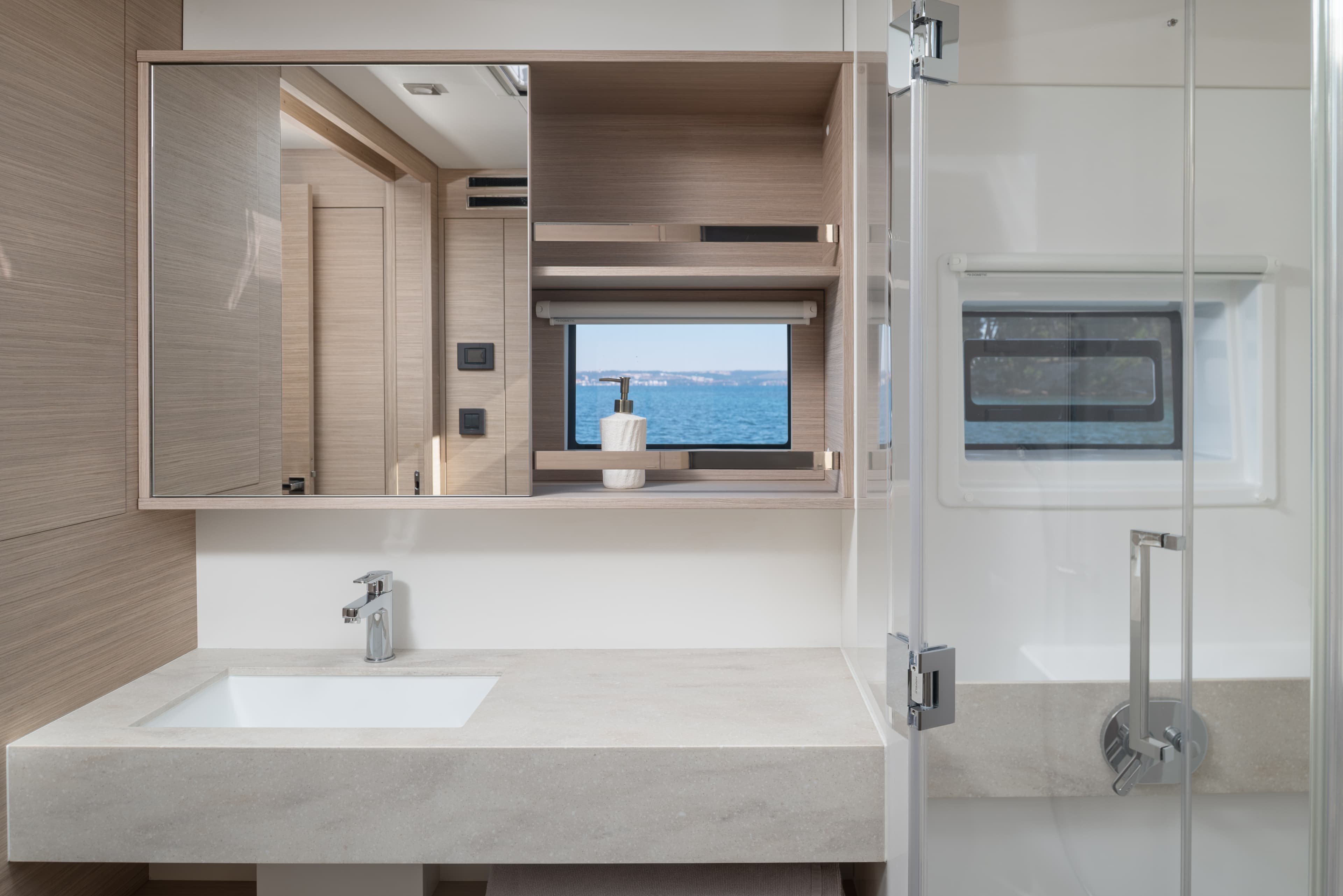 Lagoon 60 - photo 13