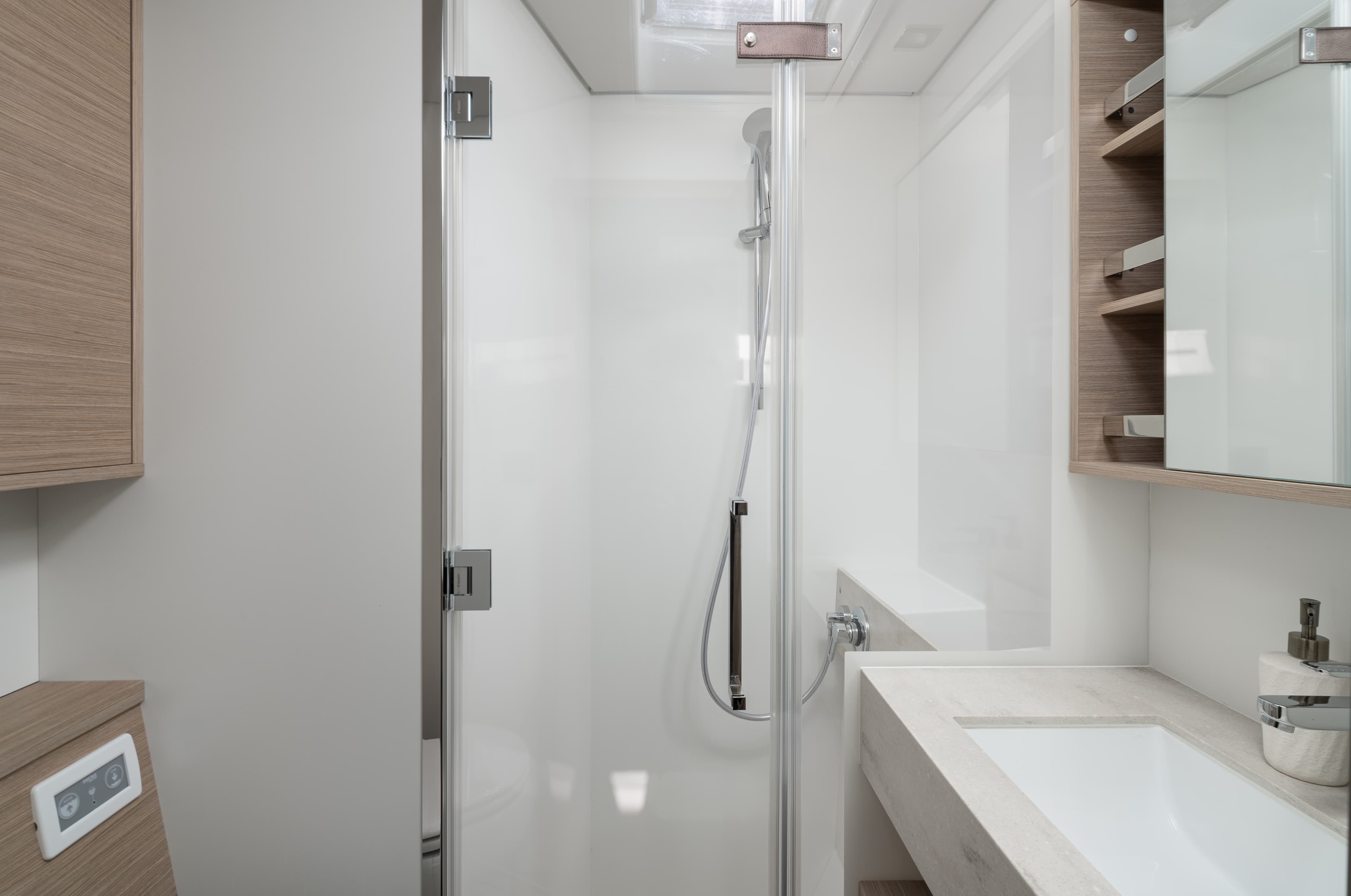 Lagoon 60 - photo 58