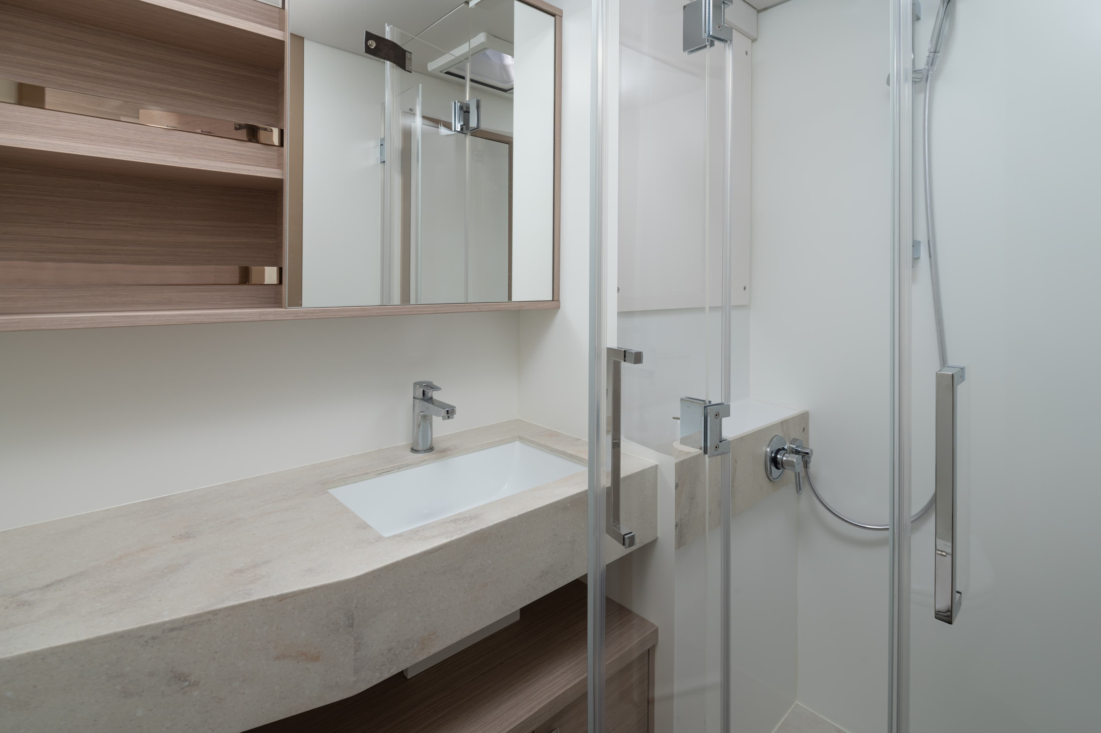 Lagoon 60 - photo 18