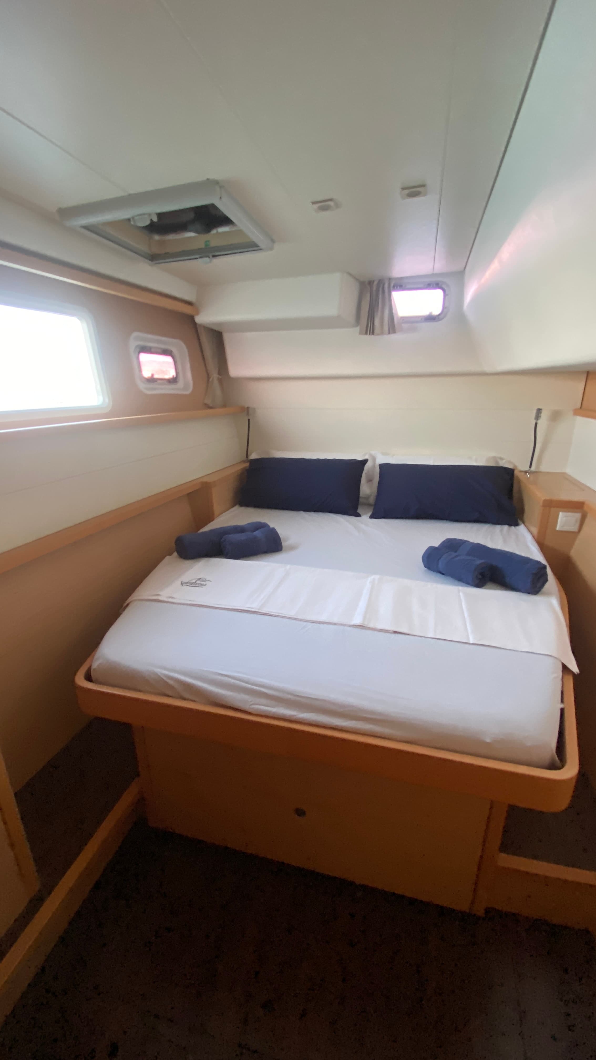 Lagoon 450 Fly - photo 6