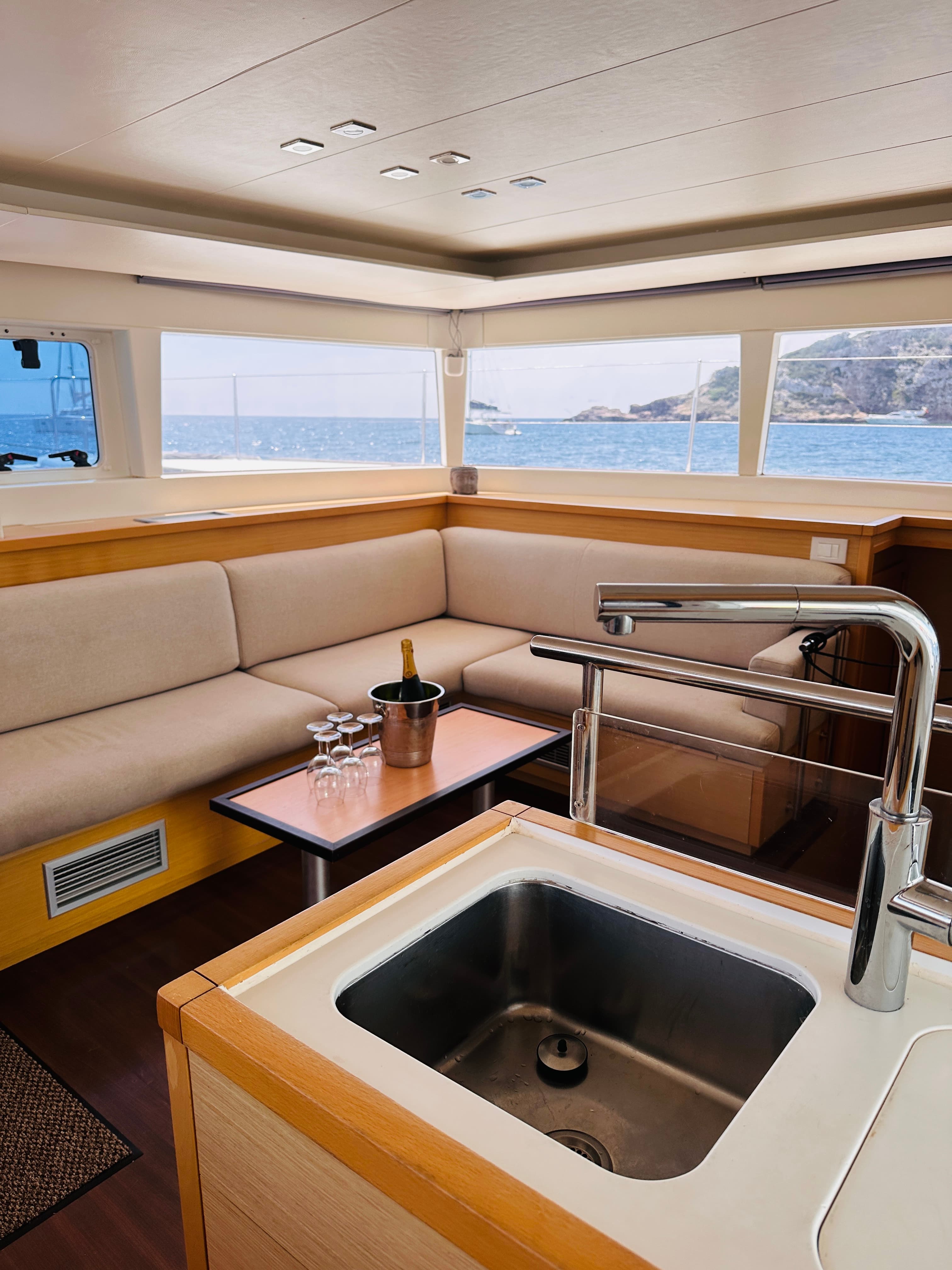 Lagoon 450 Fly - photo 8