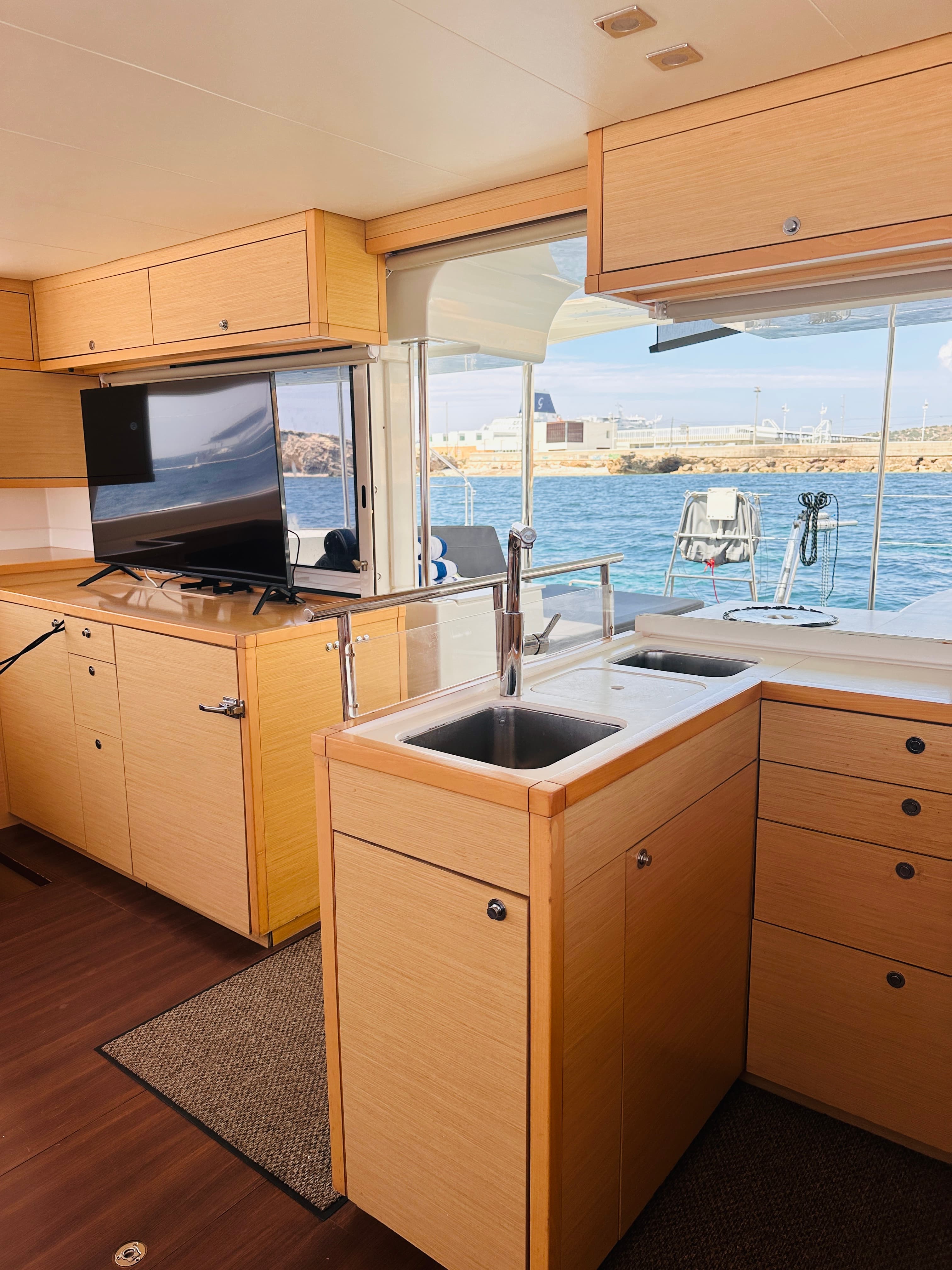 Lagoon 450 Fly - photo 9