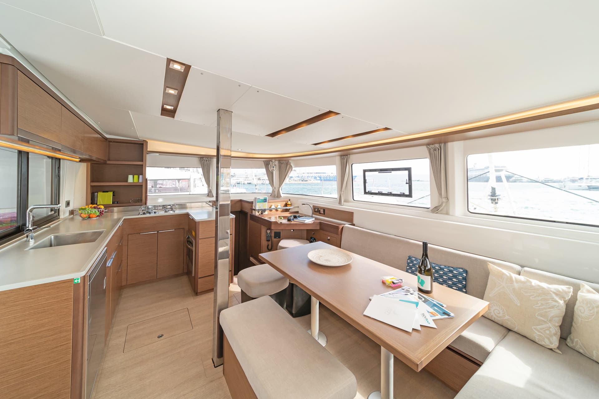 Lagoon 46  - photo 8