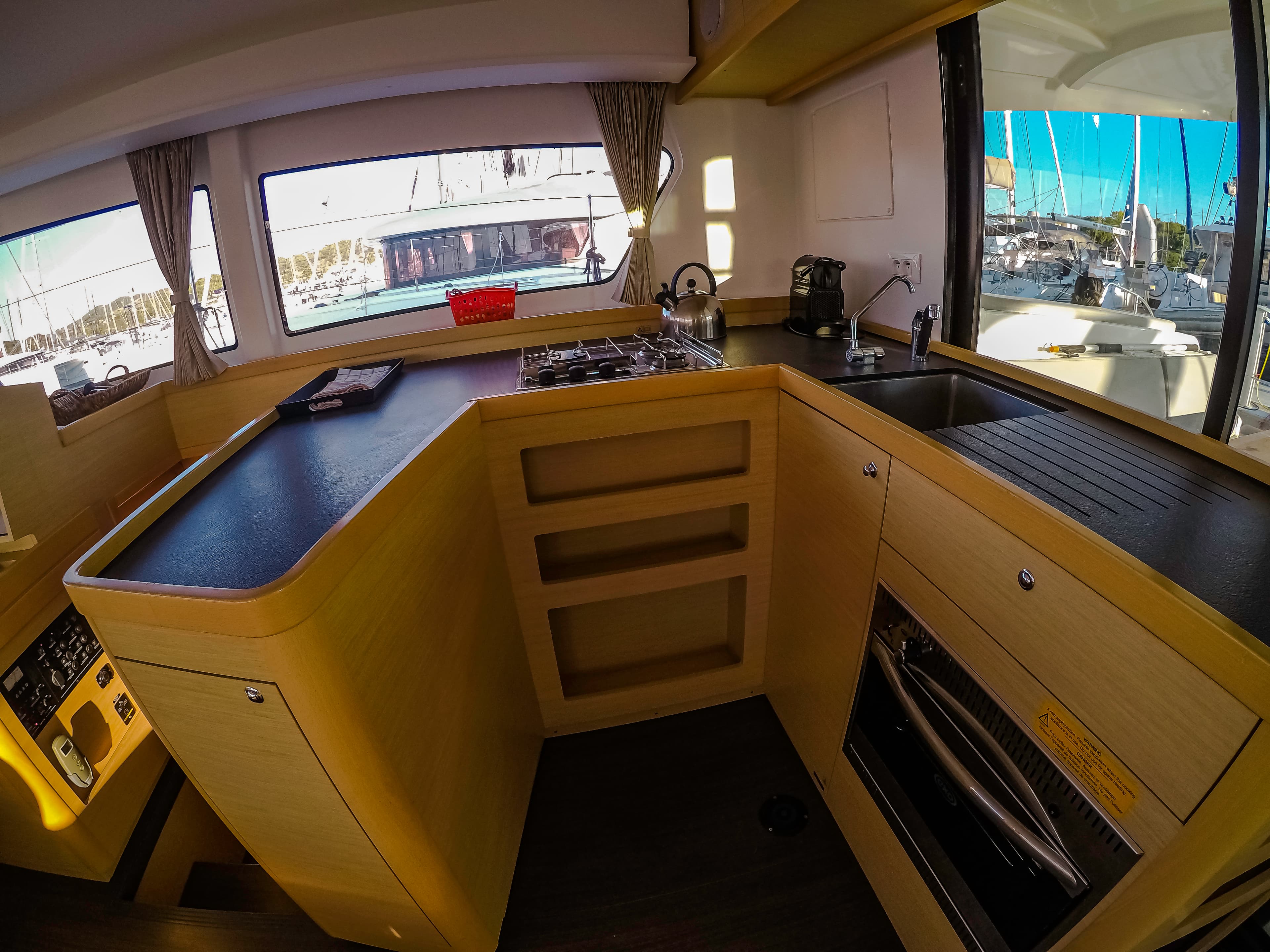 Lagoon 42 - photo 10