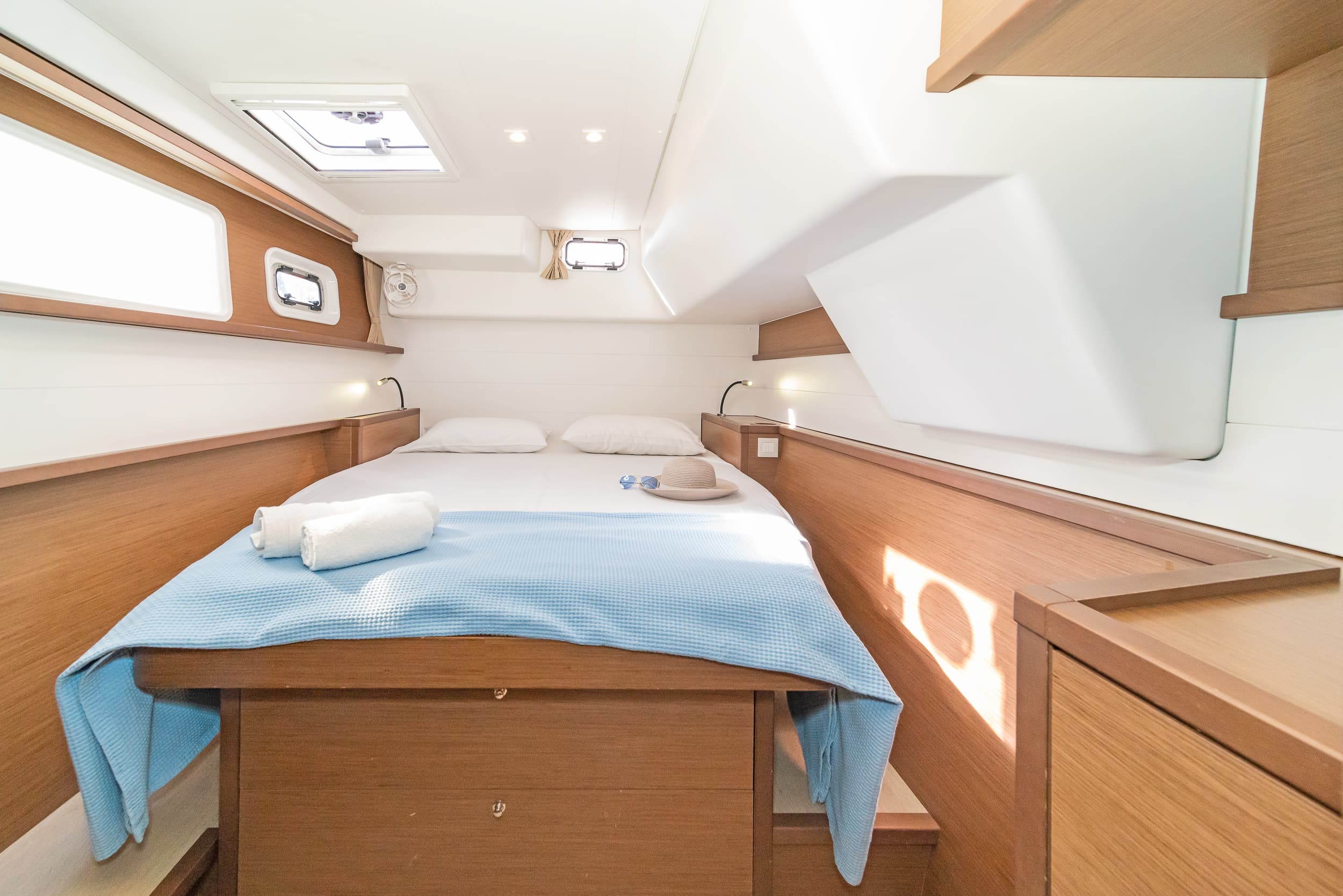 Lagoon 450 Fly - photo 16