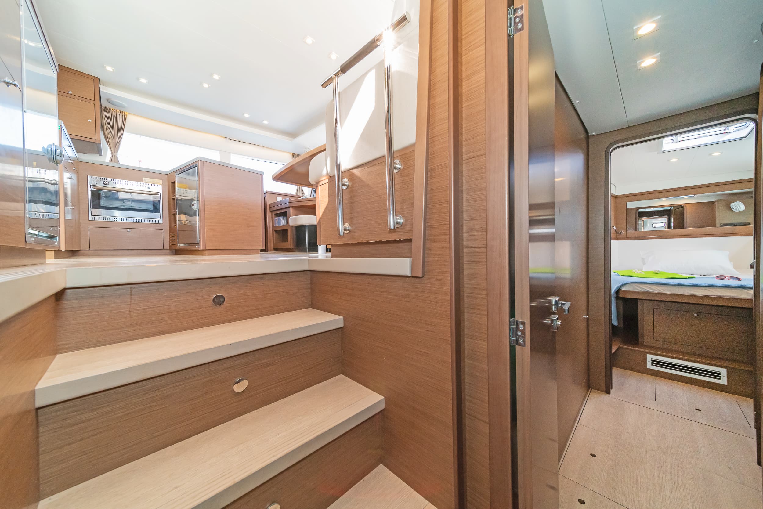 Lagoon 450 Fly - photo 17