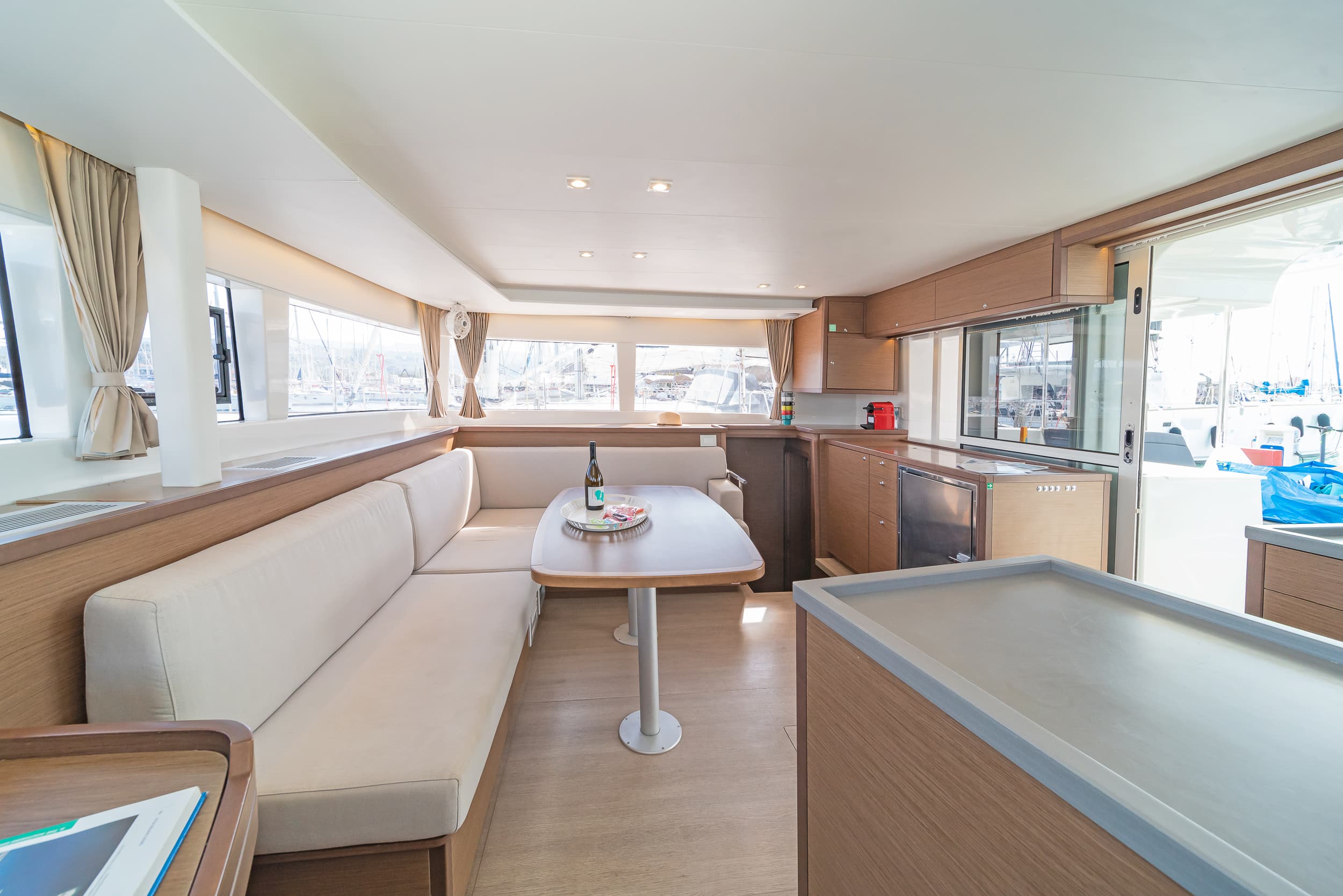 Lagoon 450 Fly - photo 11