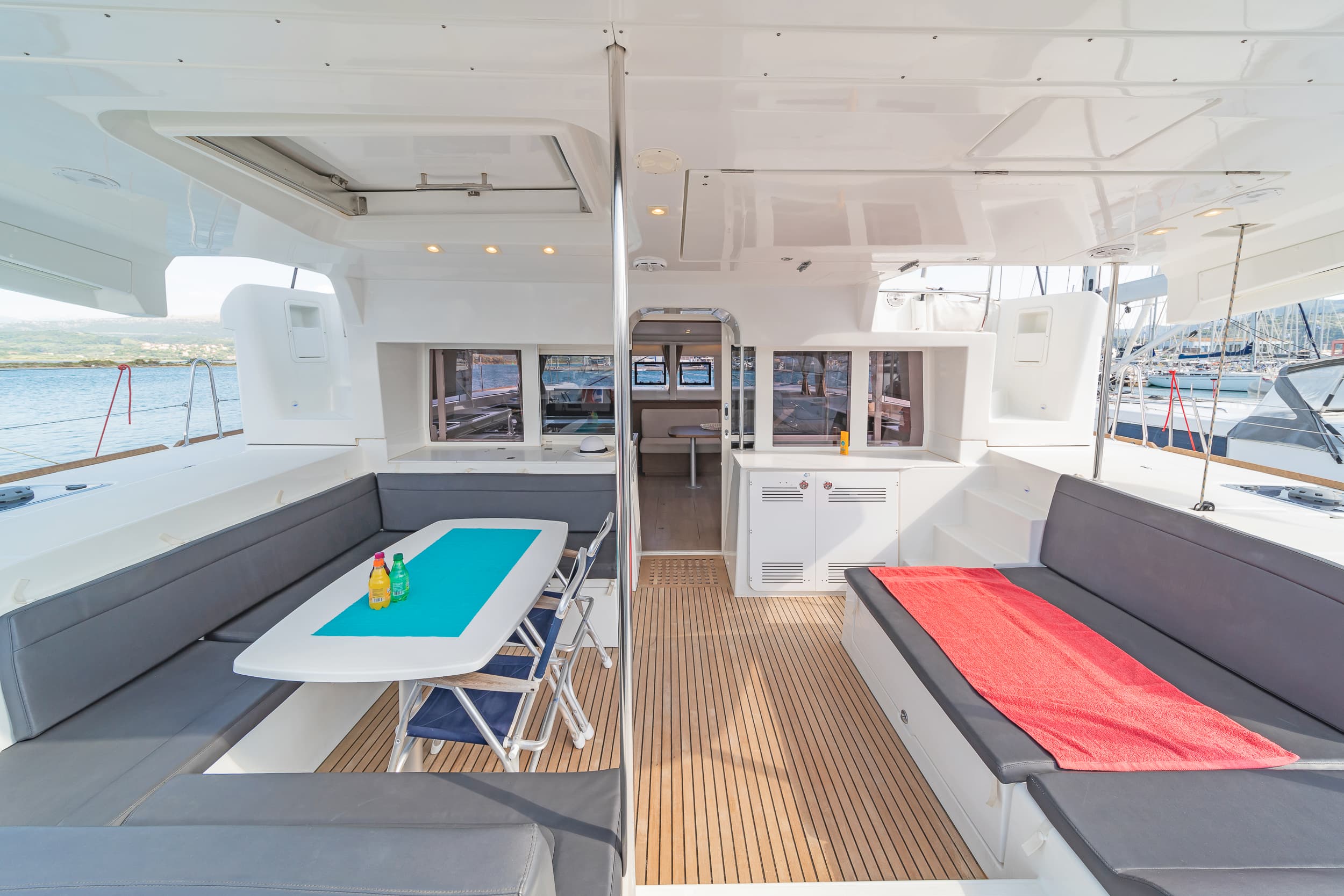 Lagoon 450 Fly - photo 13