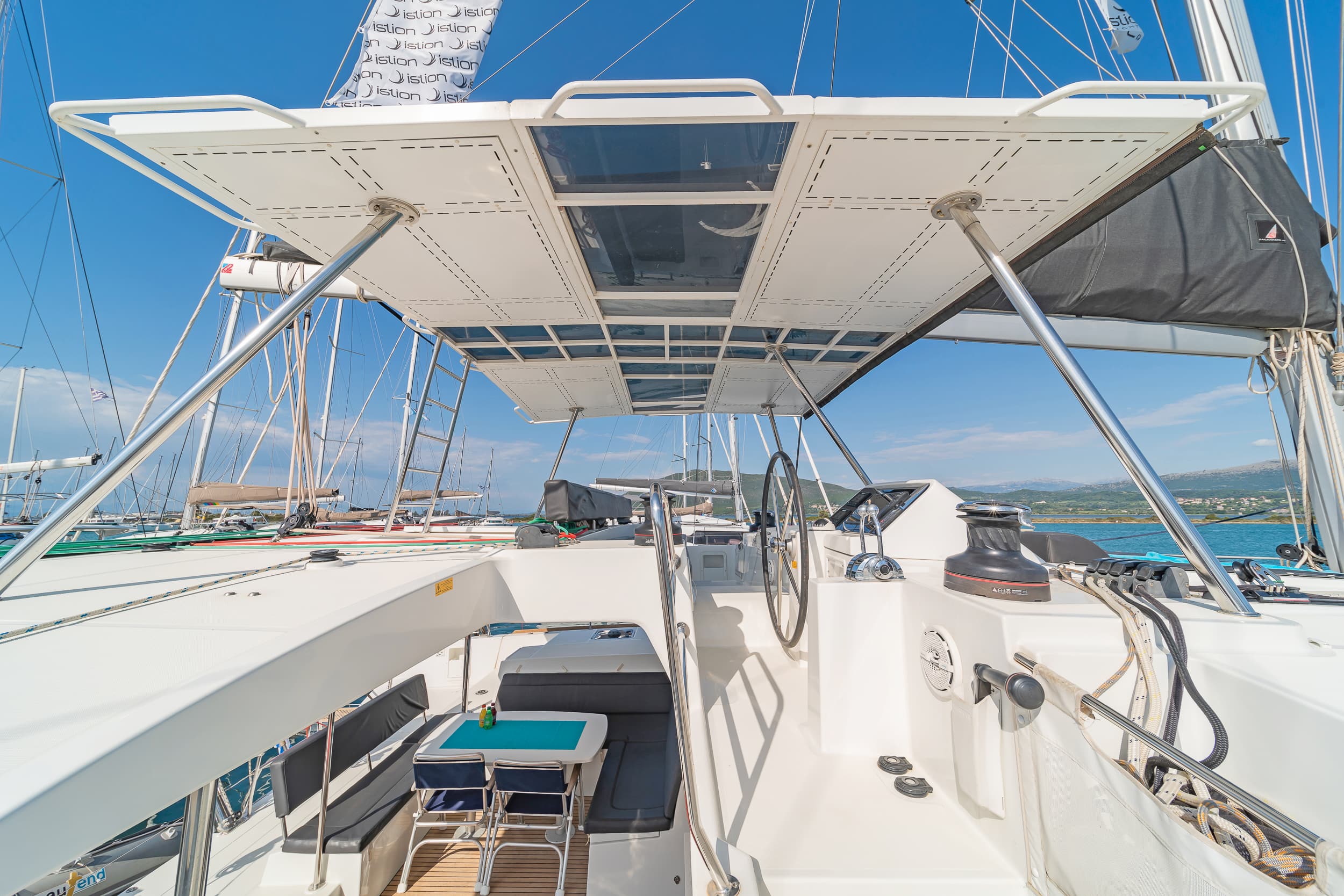 Lagoon 450 Fly - photo 9