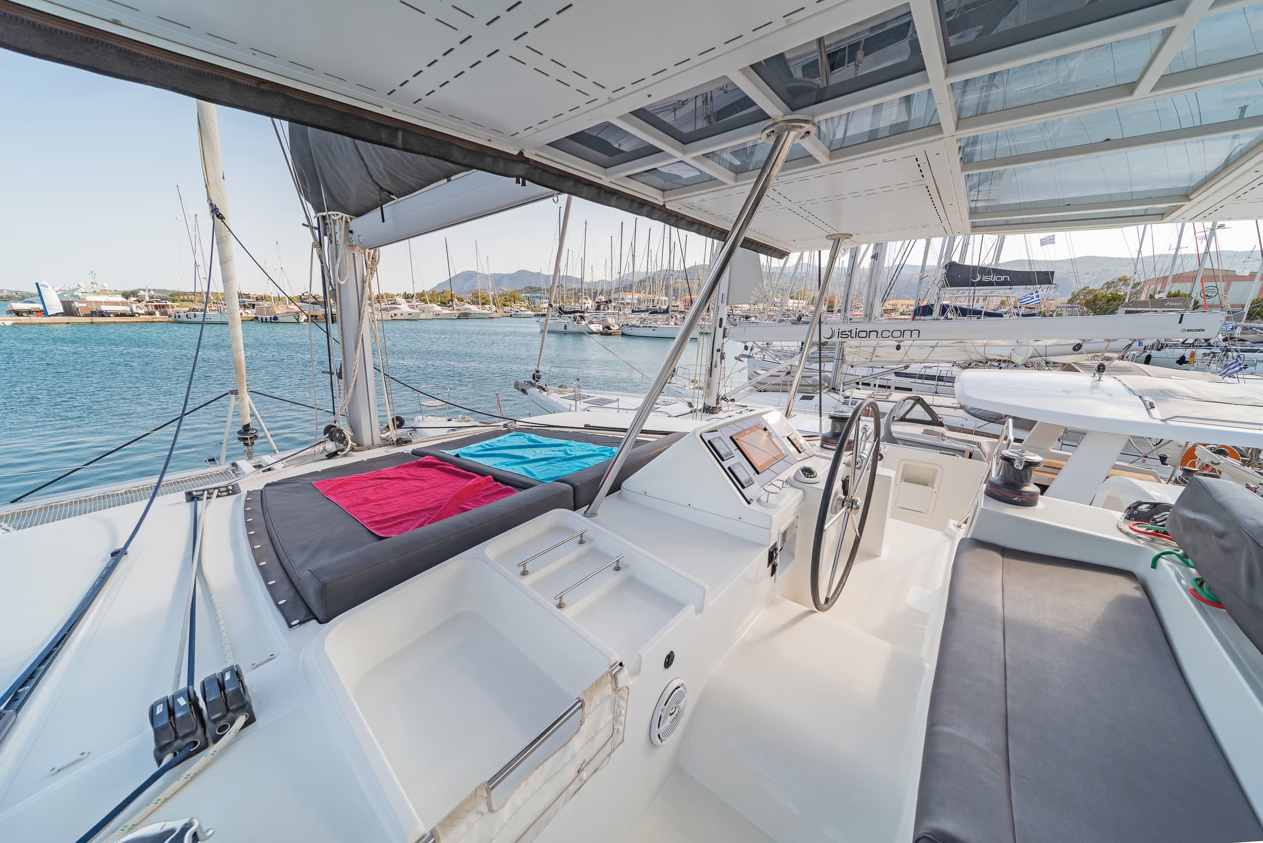 Lagoon 450 Fly - photo 21