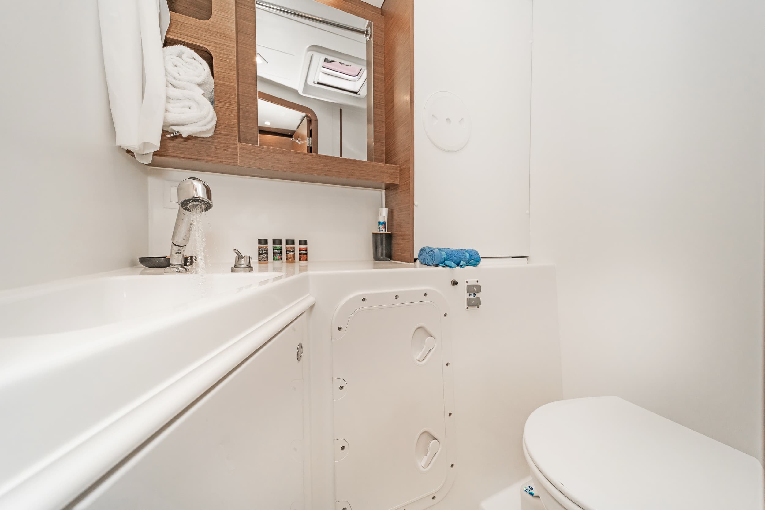 Lagoon 42 - photo 12