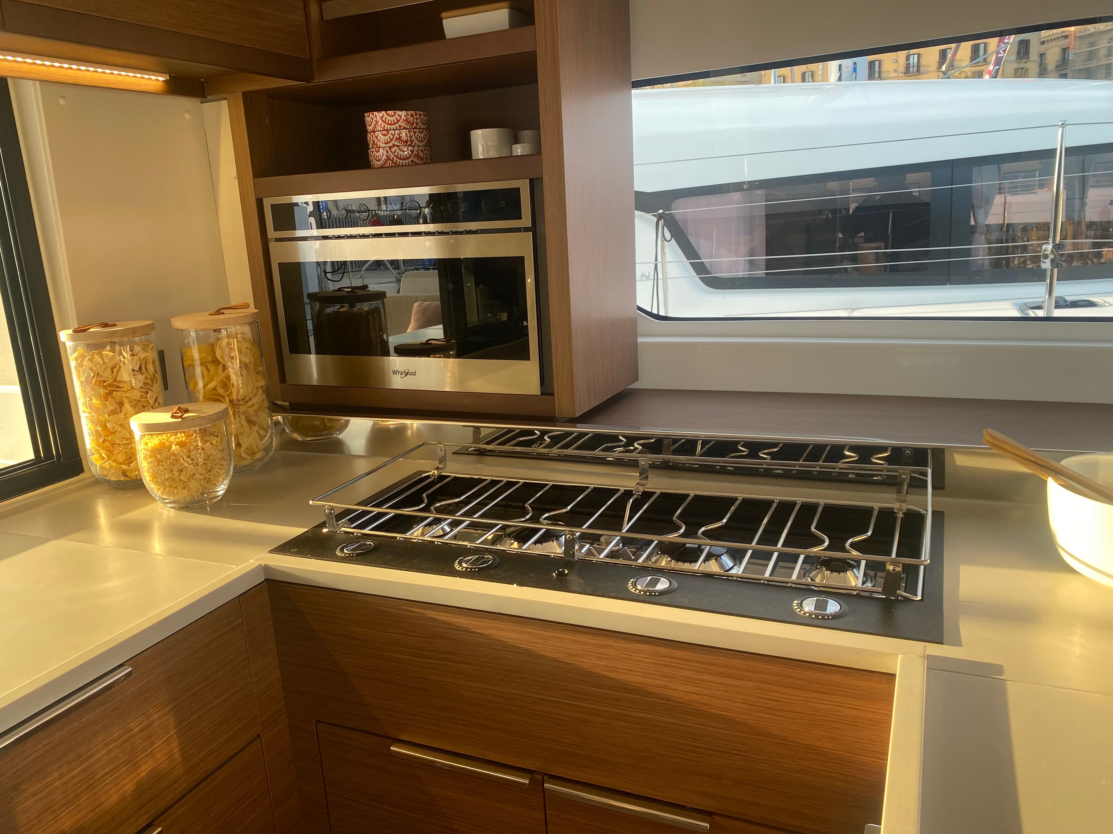 Lagoon 46  - photo 4