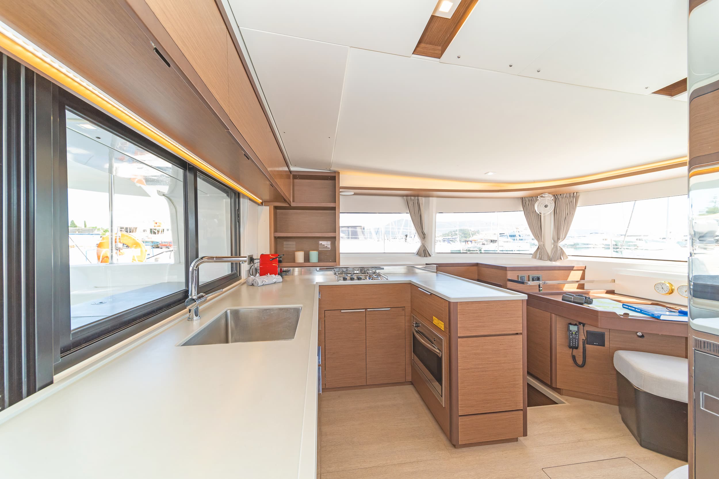 Lagoon 46  - photo 17