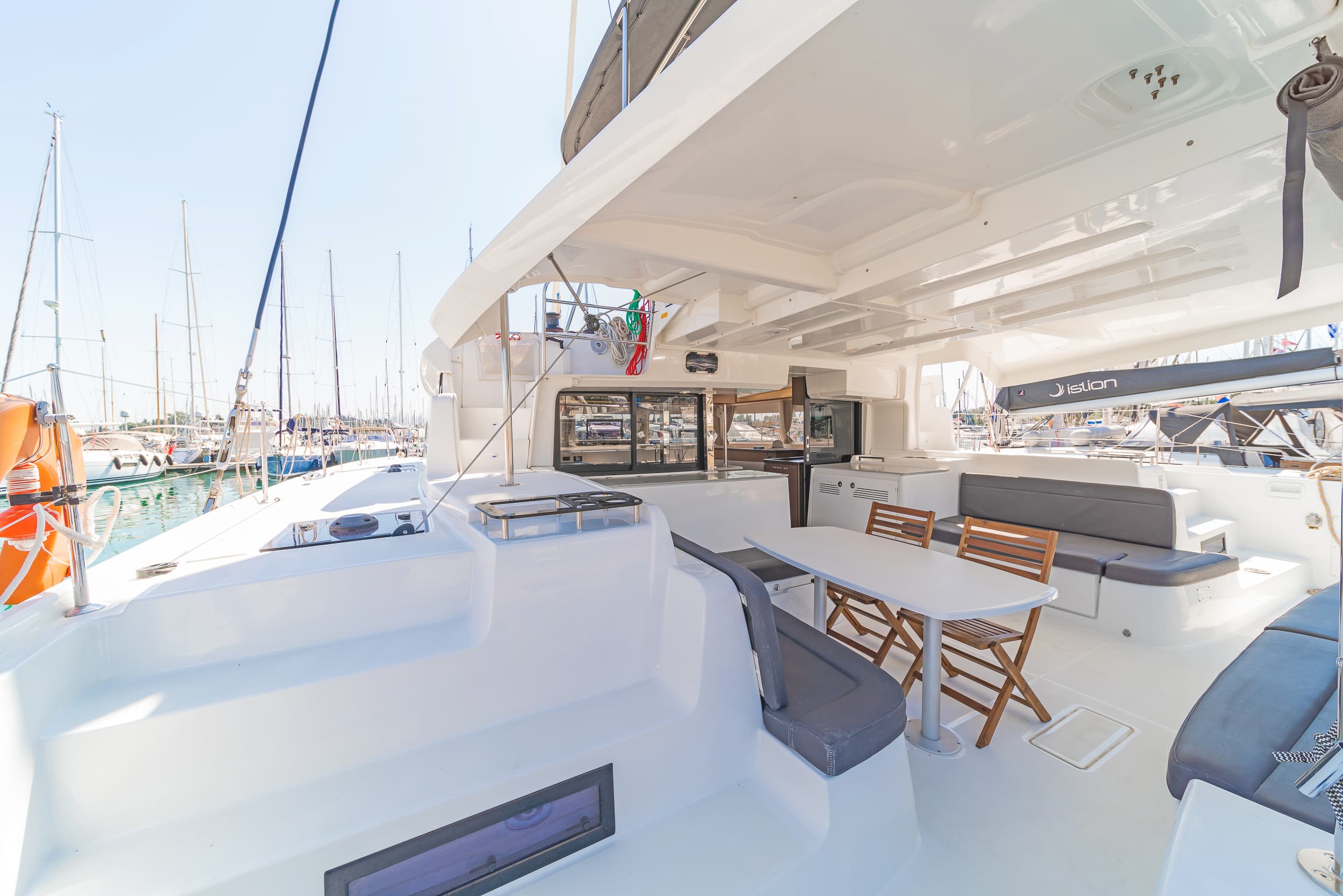 Lagoon 46  - photo 7