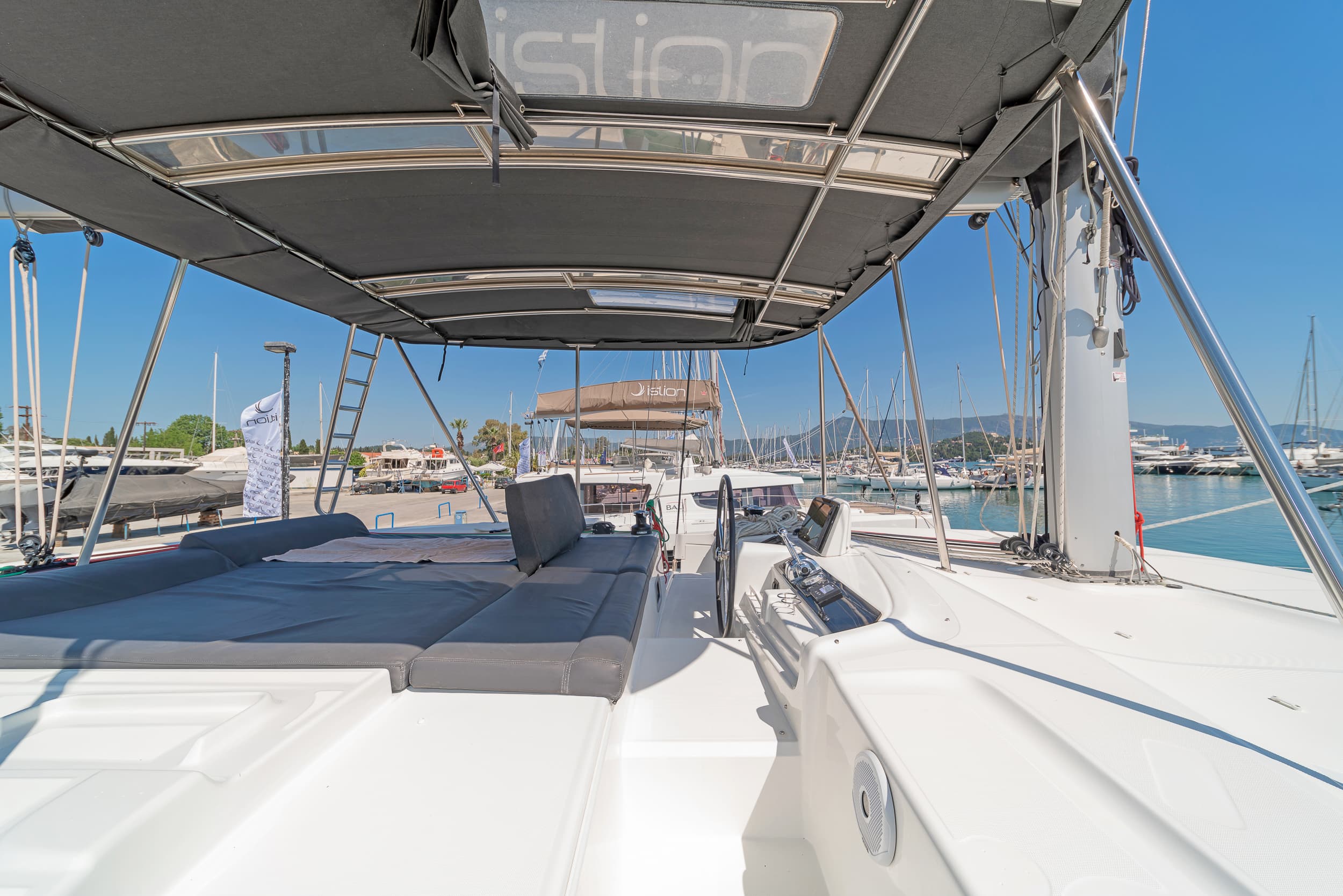 Lagoon 46  - photo 18