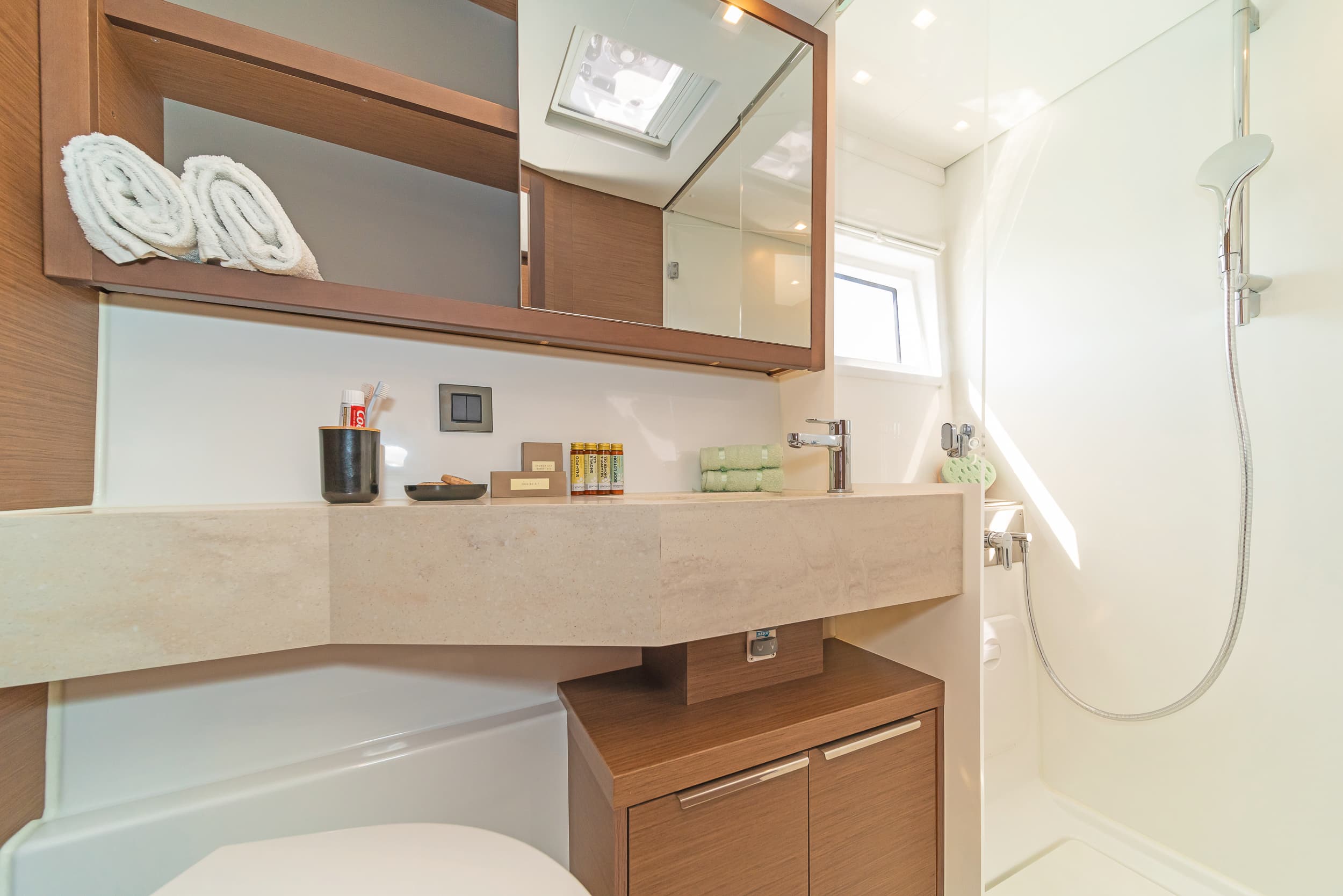 Lagoon 46  - photo 10