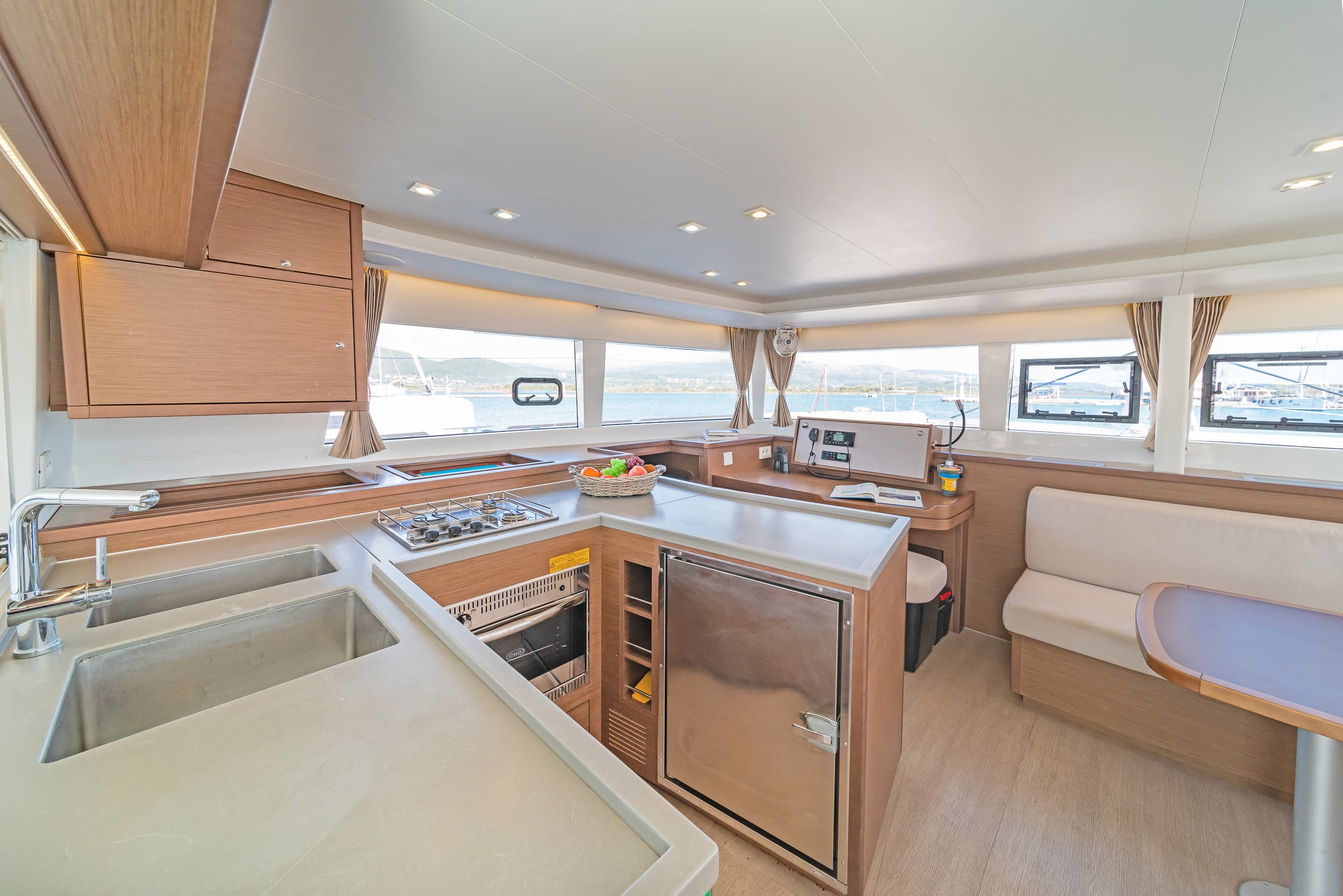 Lagoon 450 Fly - photo 11