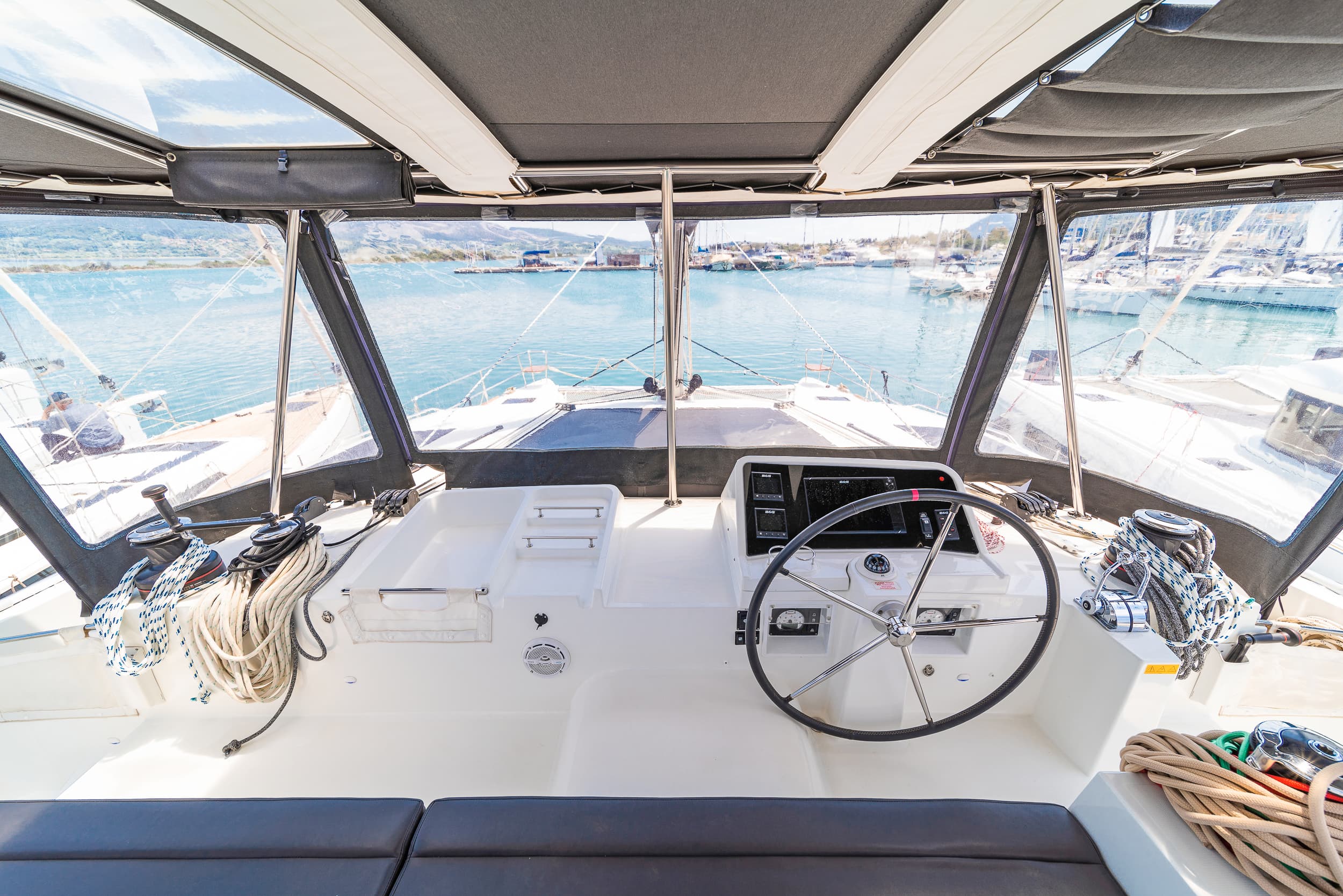 Lagoon 450 Fly - photo 12