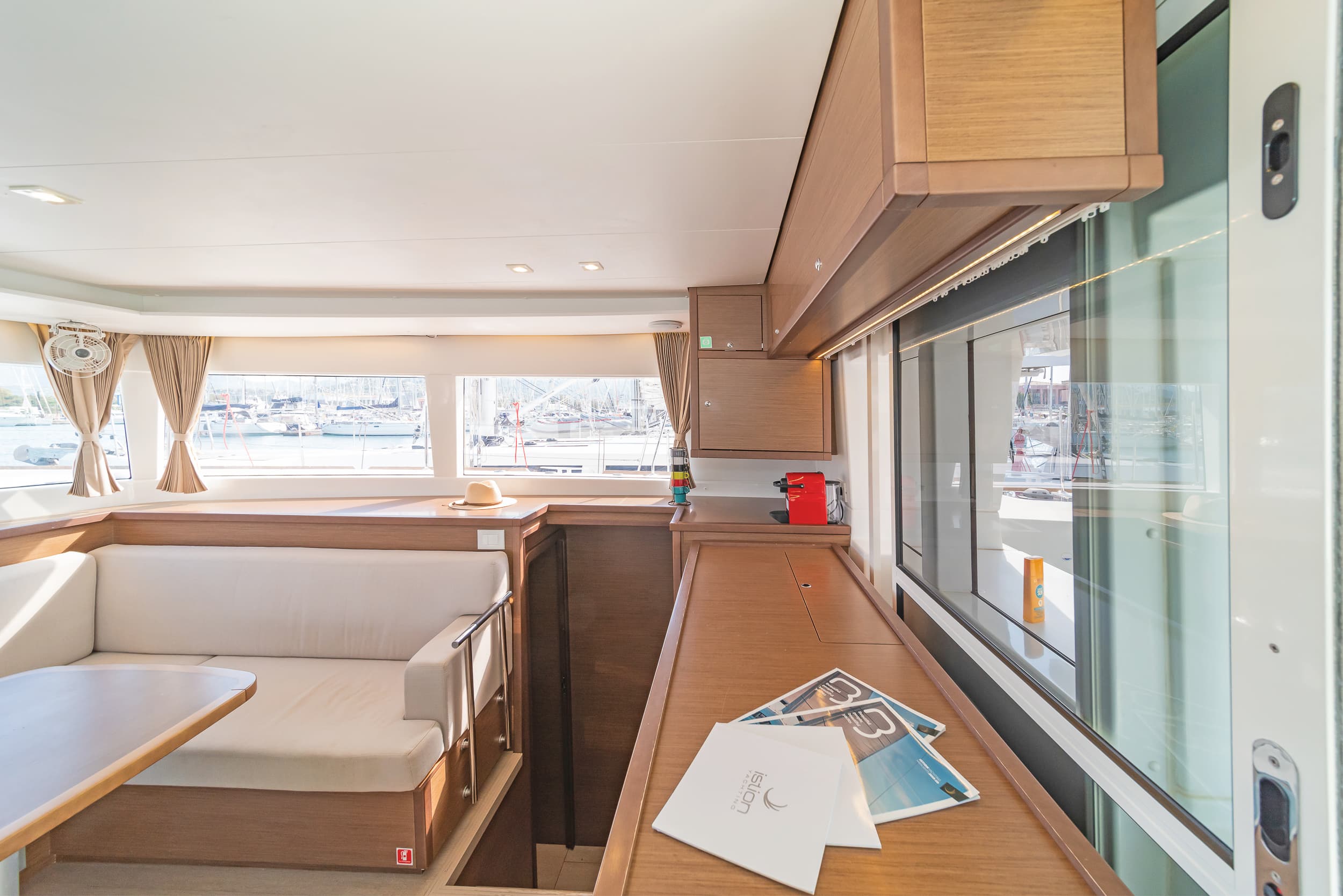 Lagoon 450 Fly - photo 18