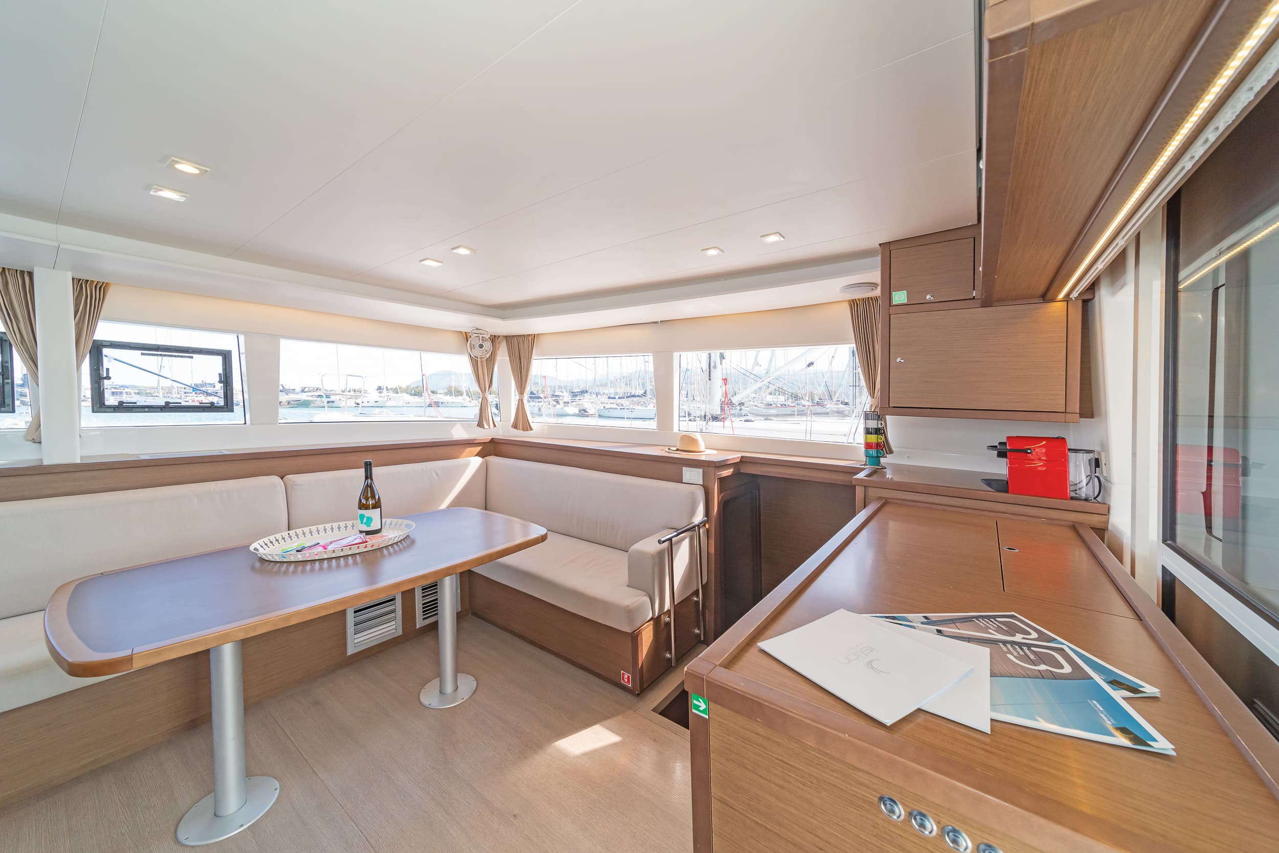 Lagoon 450 Fly - photo 6