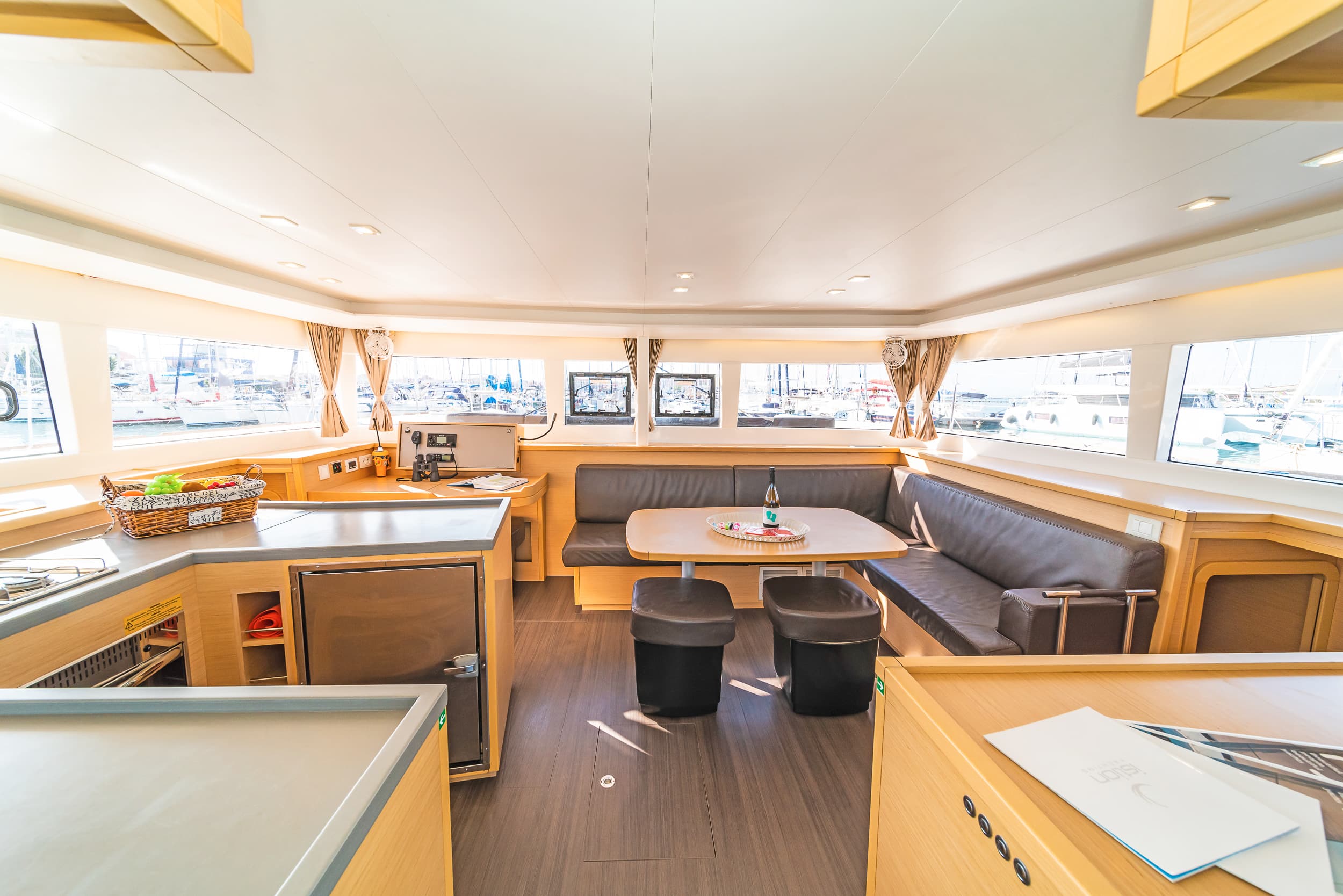 Lagoon 450 Fly - photo 7