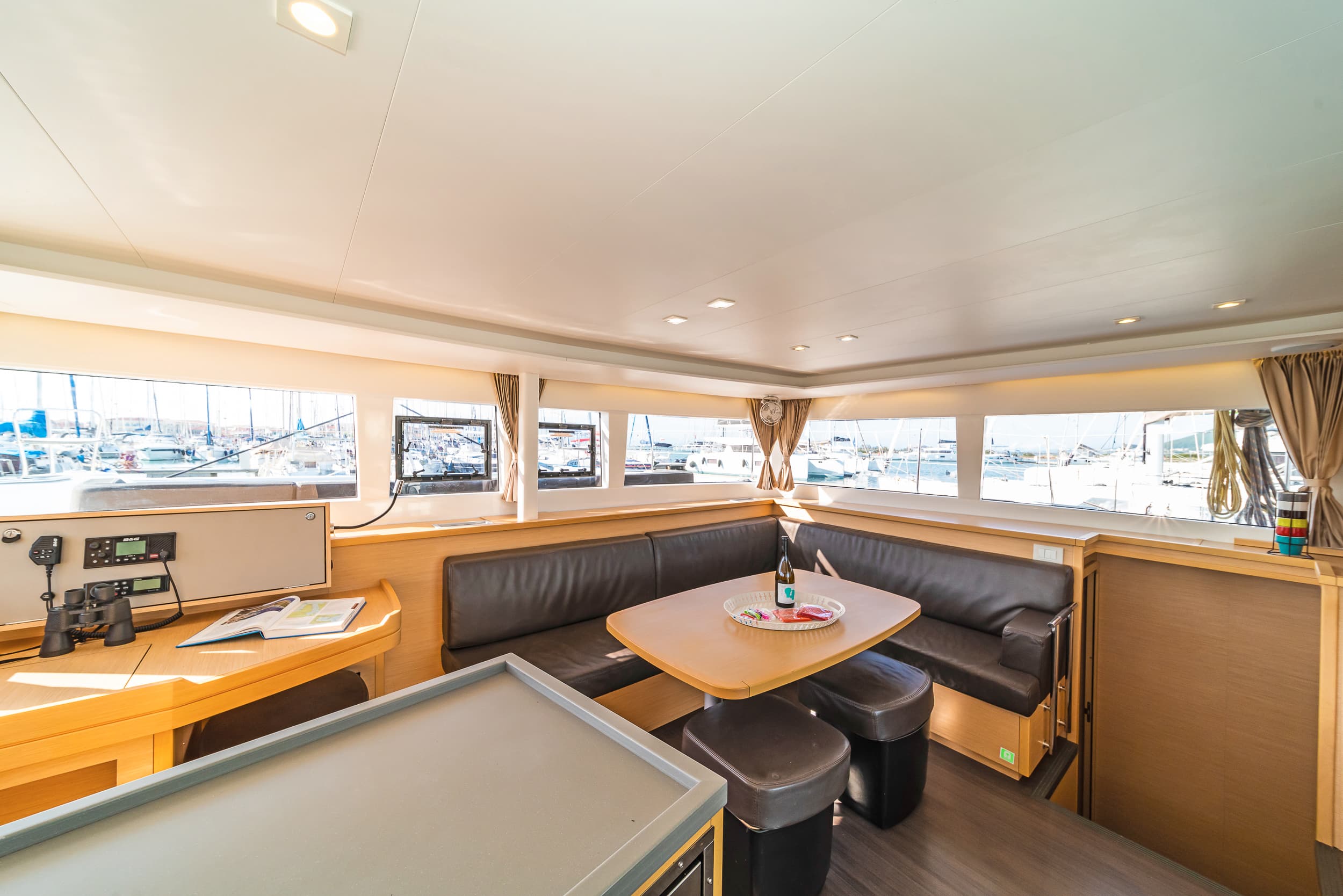 Lagoon 450 Fly - photo 18