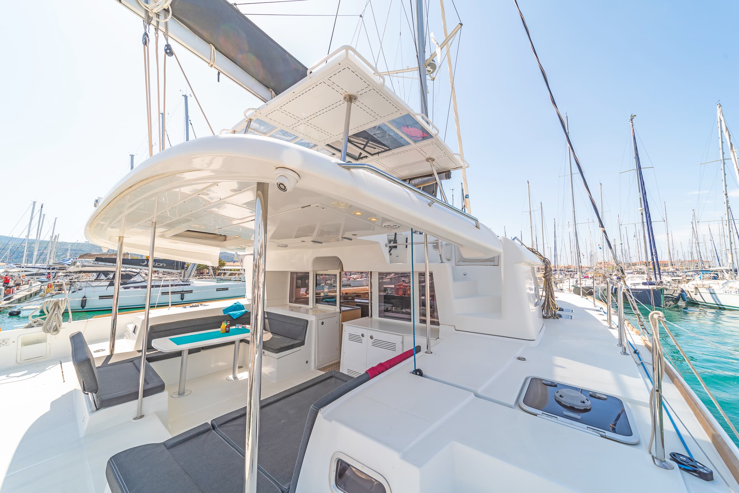 Lagoon 450 Fly - photo 4