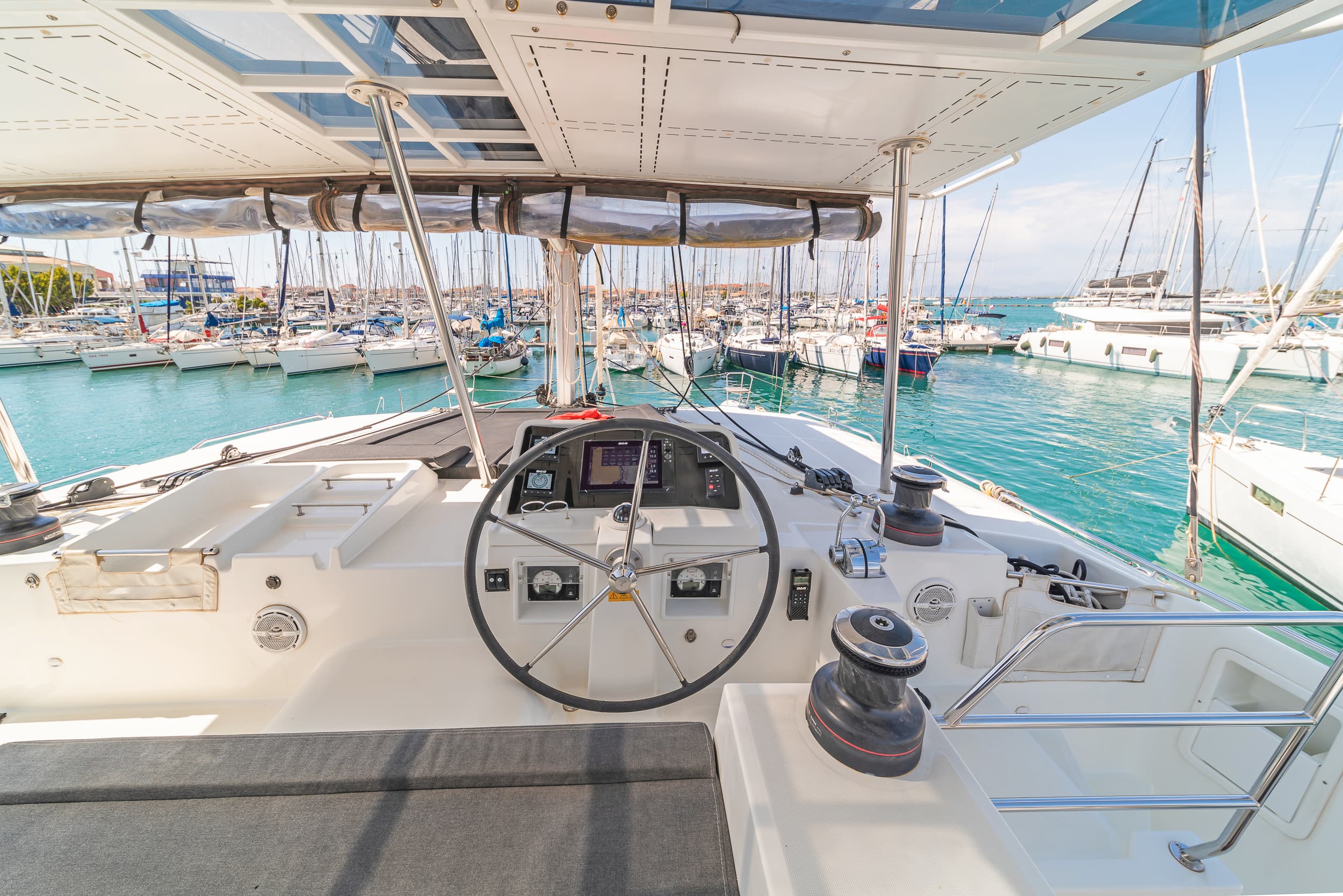 Lagoon 450 Fly - photo 8