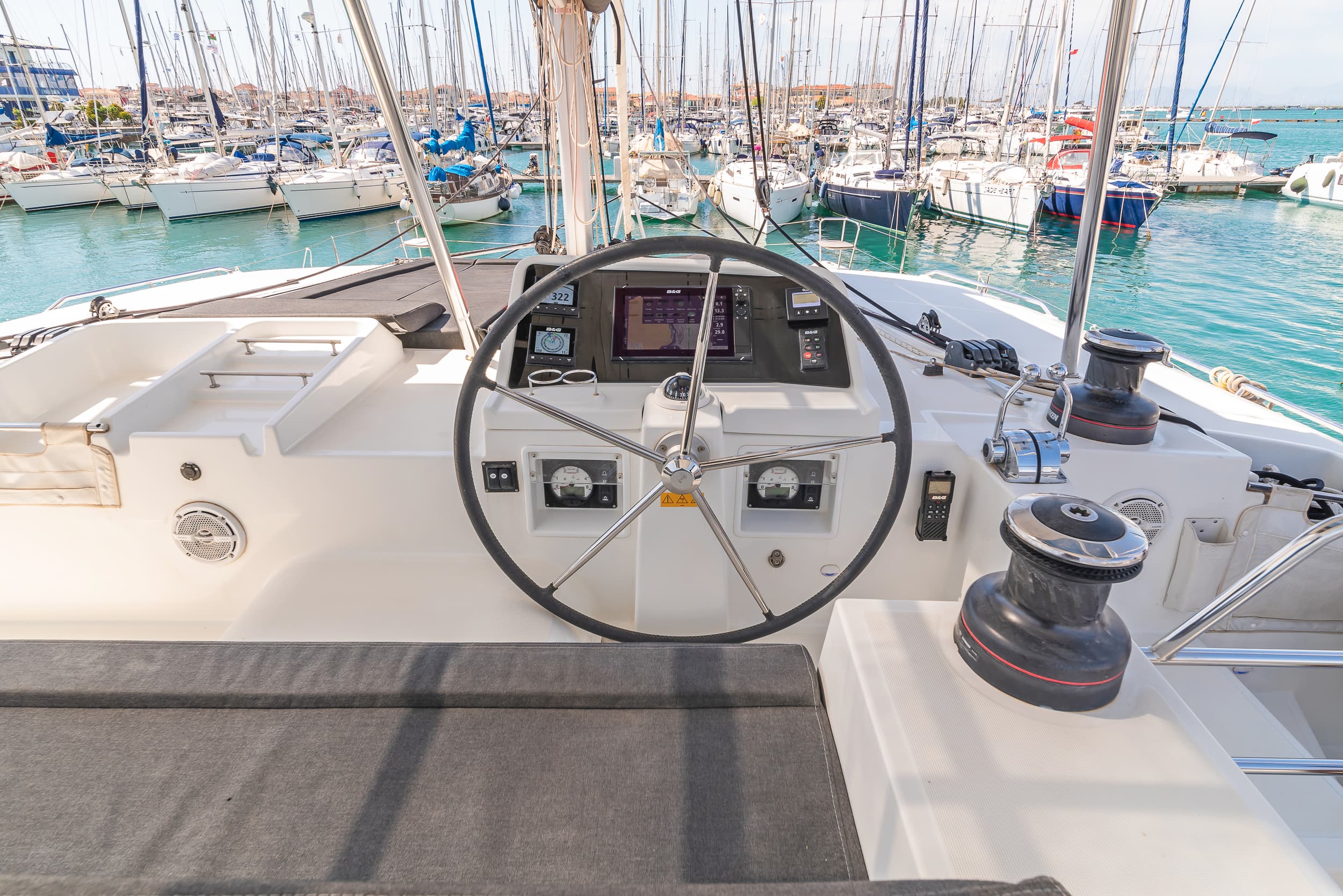 Lagoon 450 Fly - photo 16