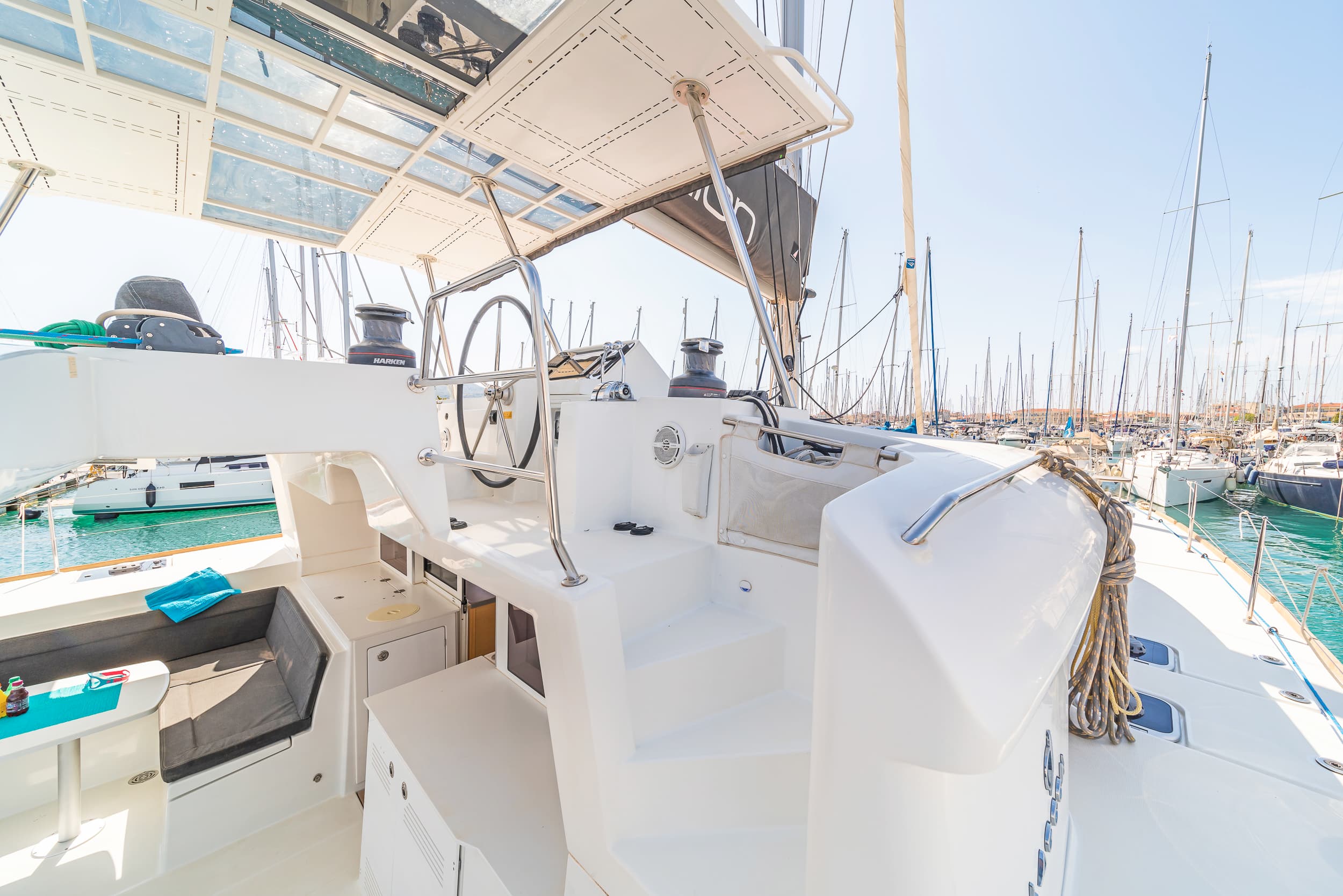 Lagoon 450 Fly - photo 12