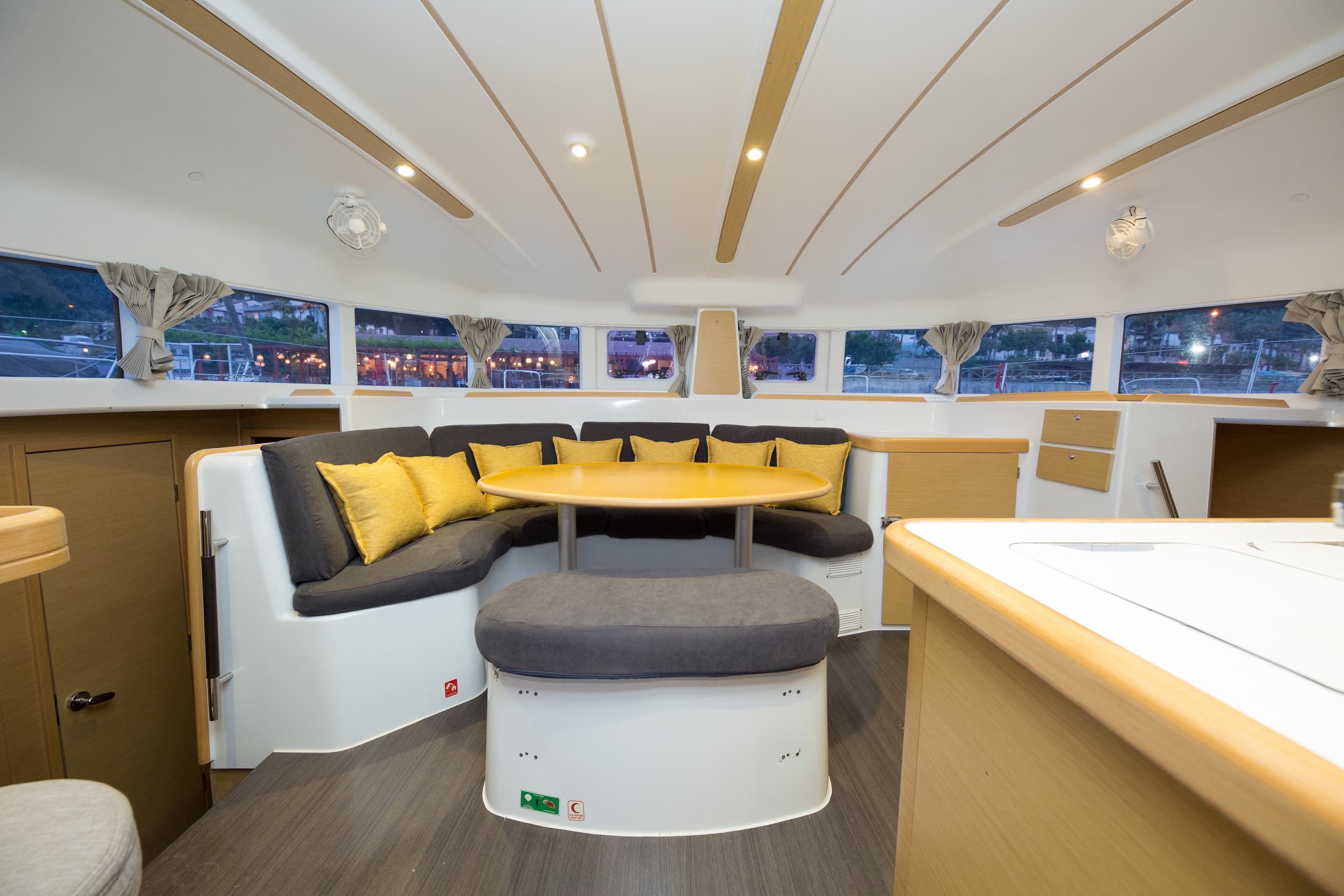 Lagoon 380 - photo 16