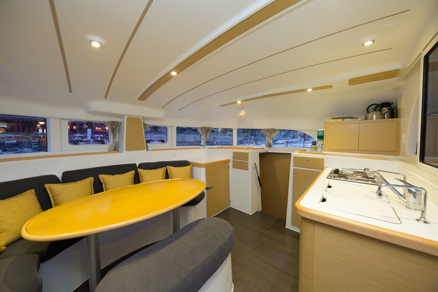 Lagoon 380 - photo 4