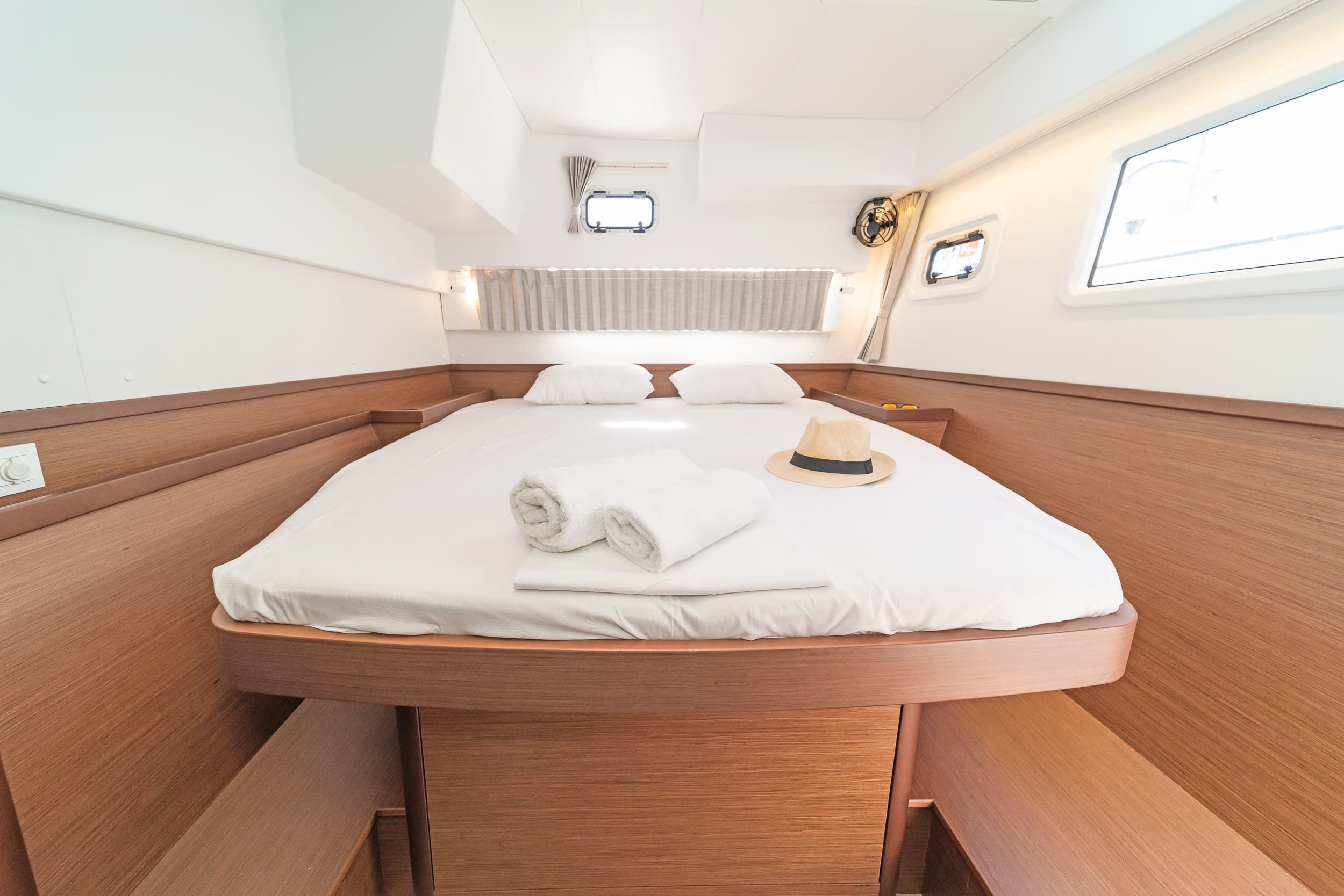 Lagoon 42 - photo 11