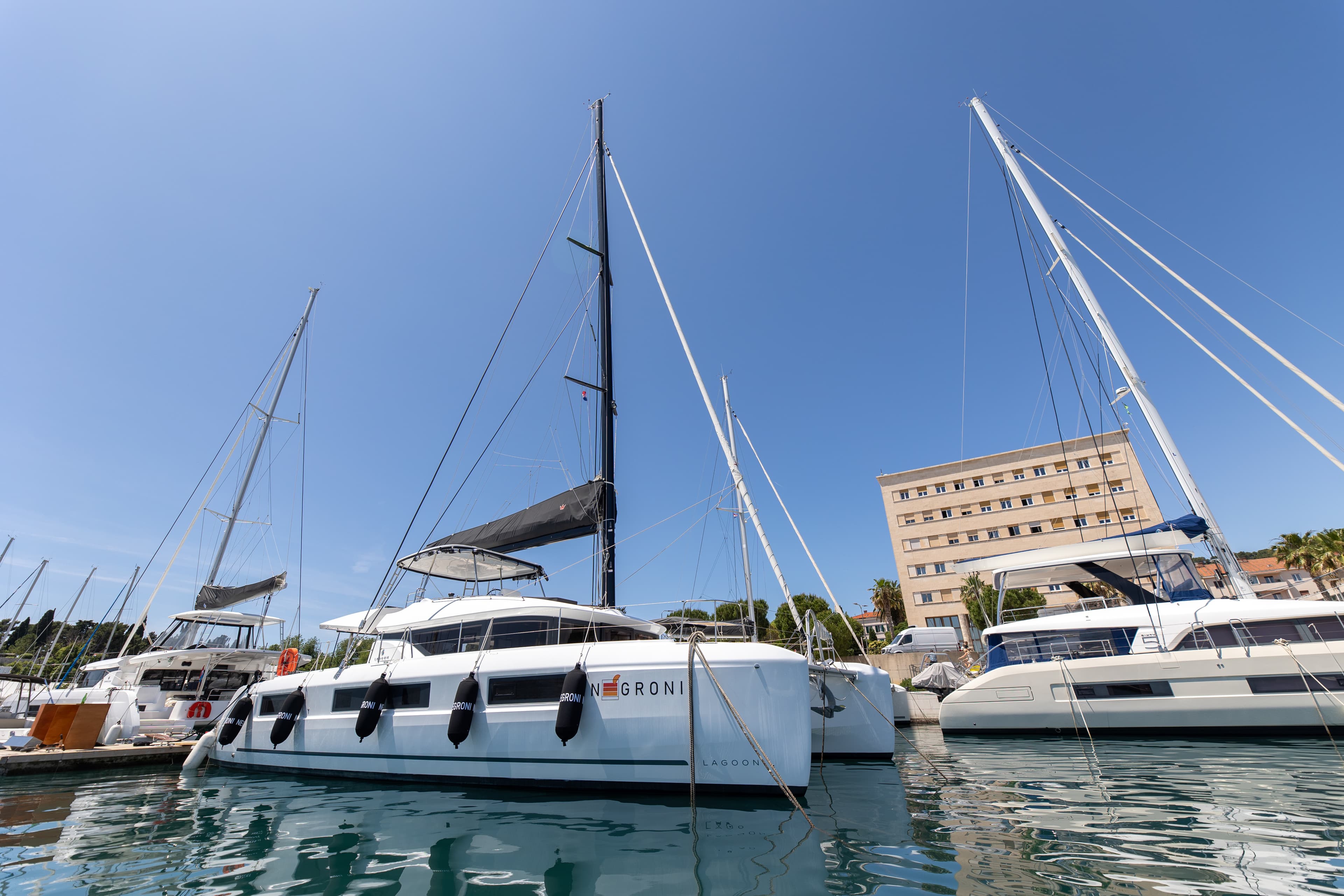 Lagoon 51 - photo 10