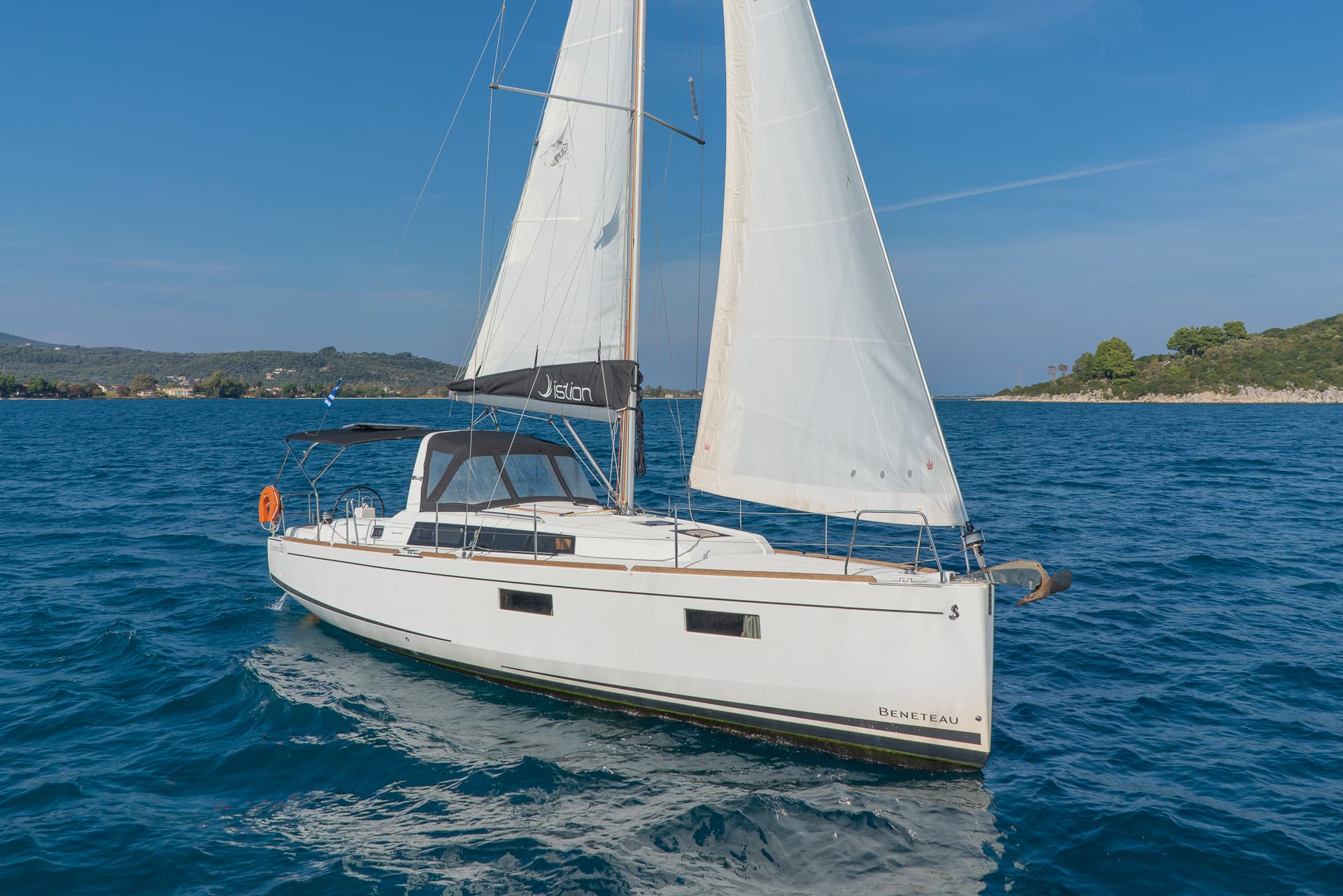 Oceanis 38.1 - photo 10