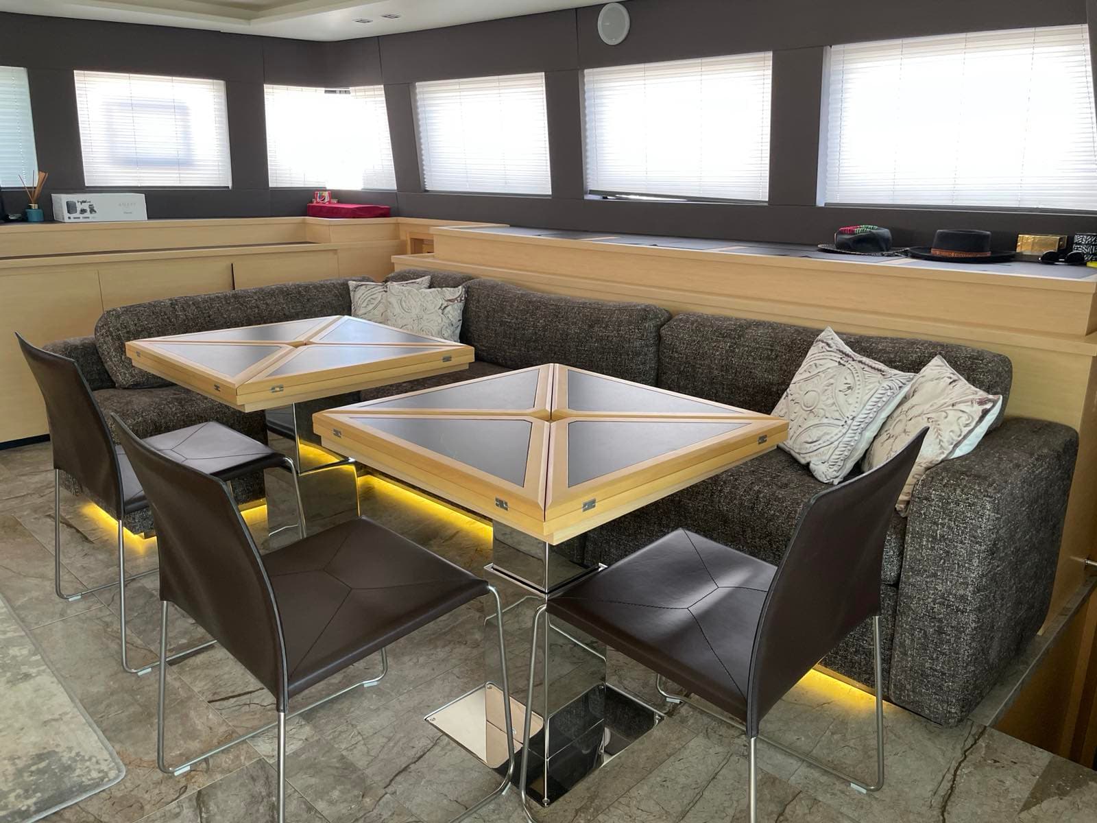 Lagoon Power 630 - photo 10