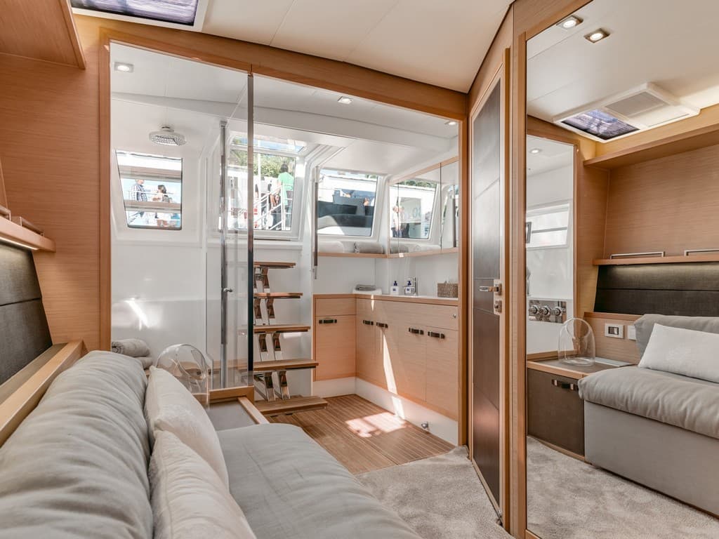 Lagoon Power 630 - photo 18