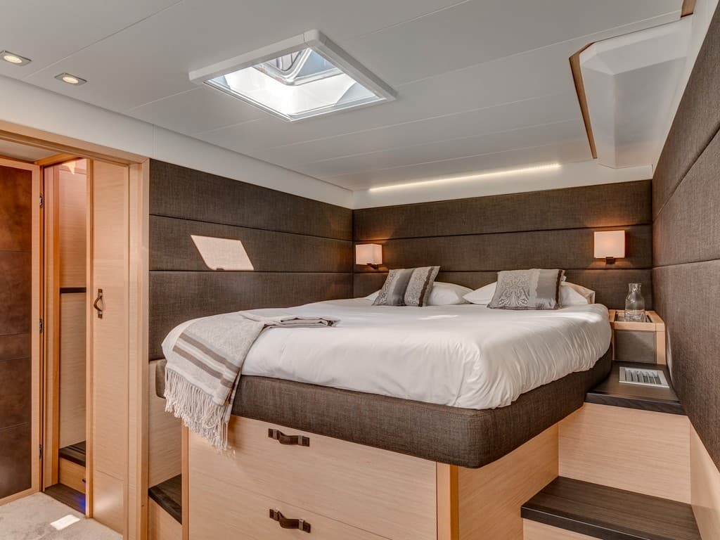 Lagoon Power 630 - photo 36