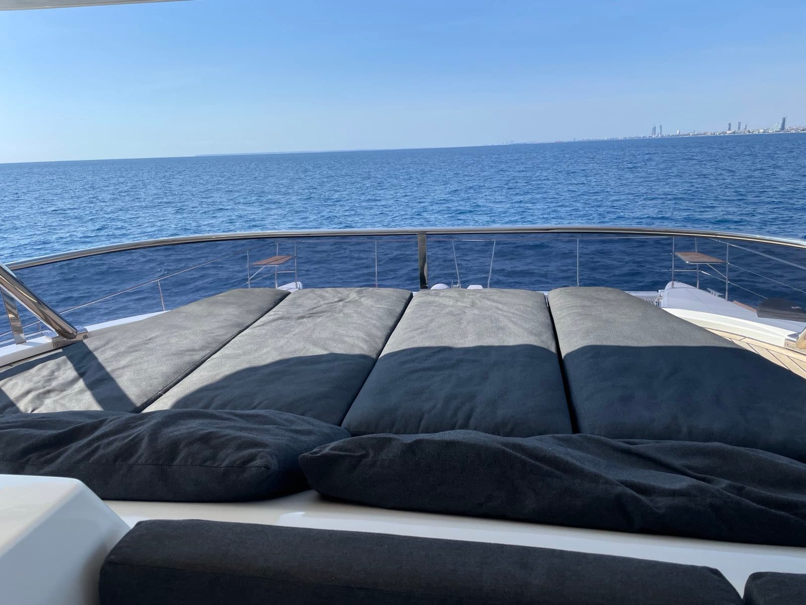 Lagoon Power 630 - photo 35