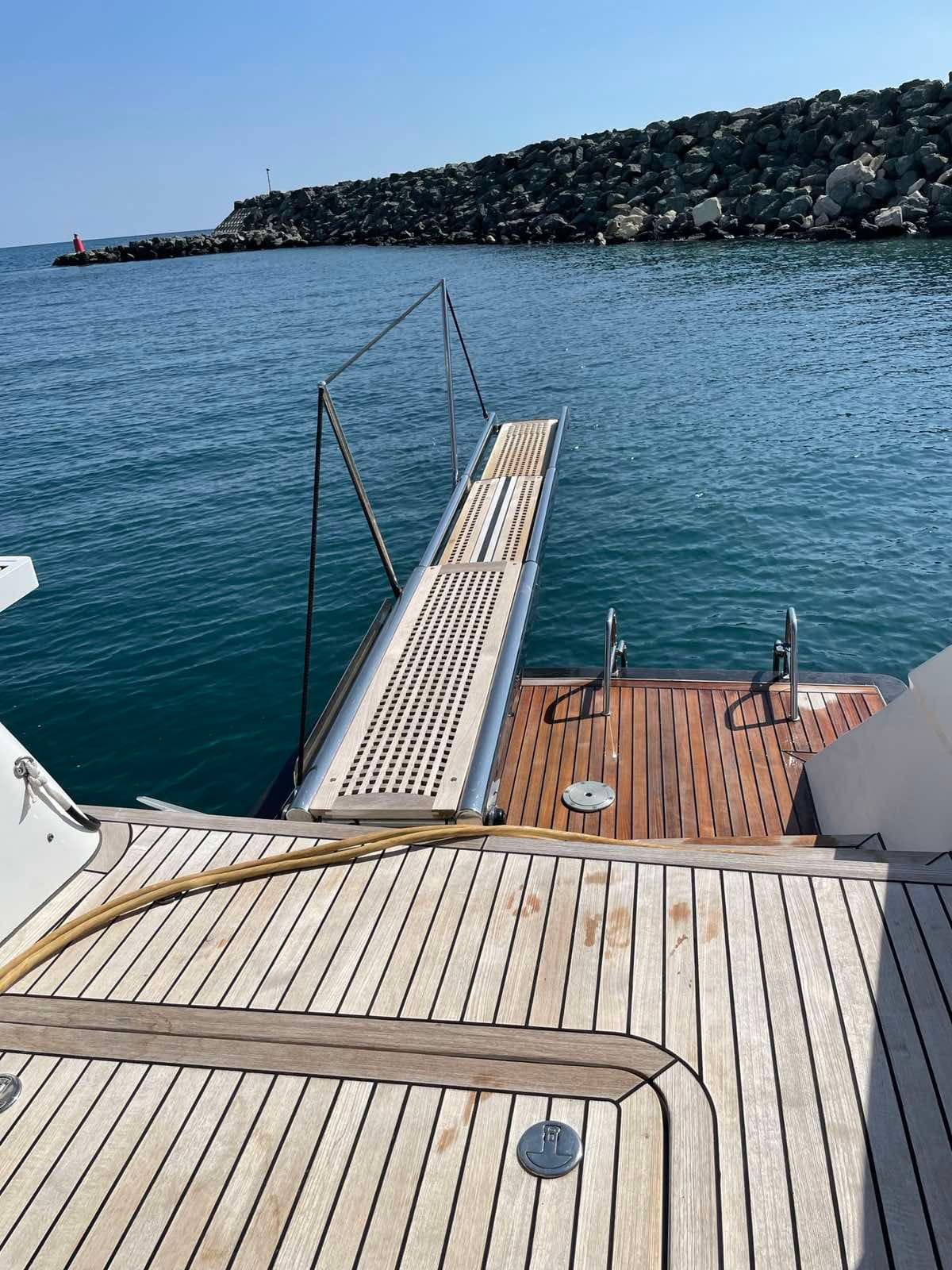 Lagoon Power 630 - photo 22