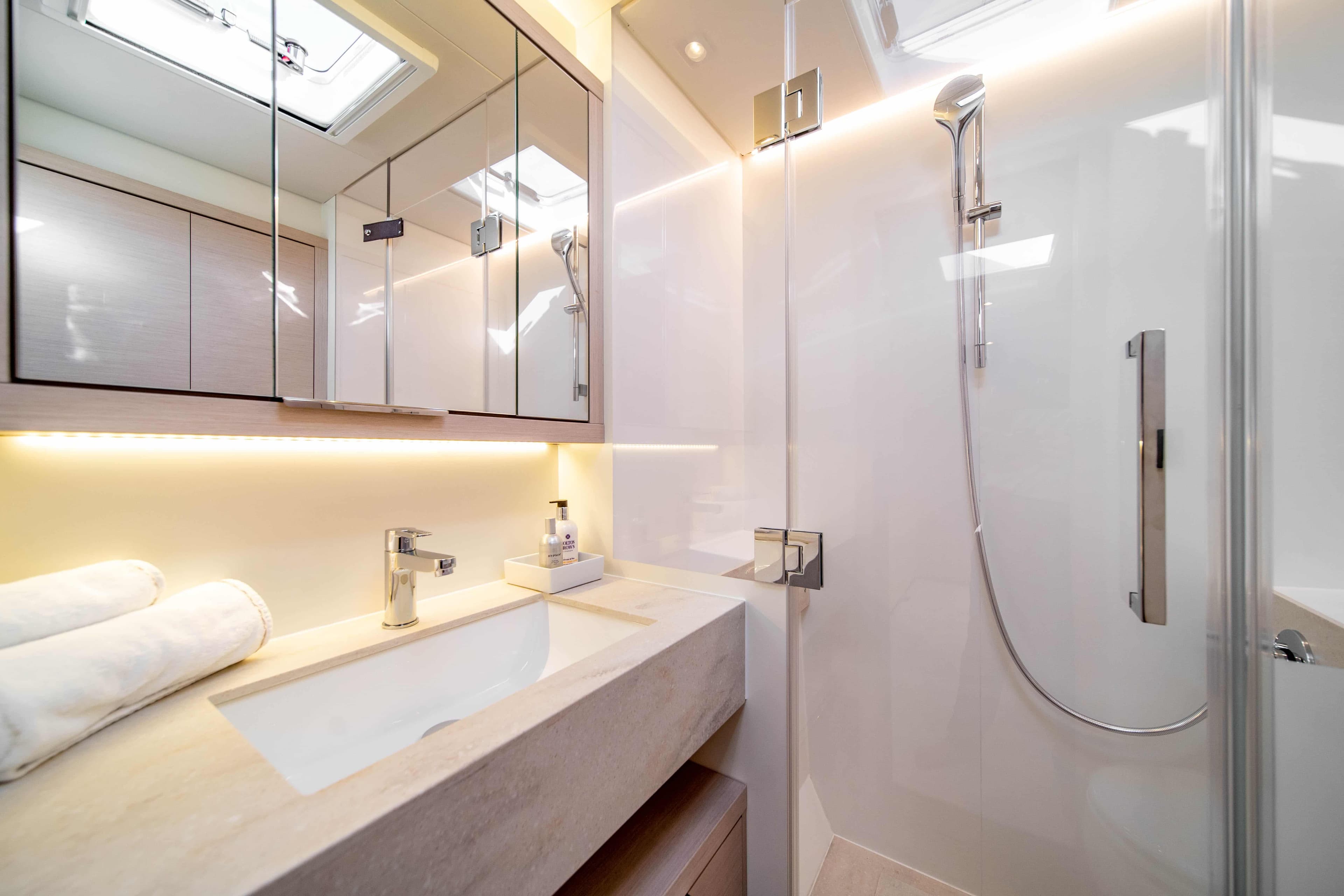 Lagoon 55 - photo 17