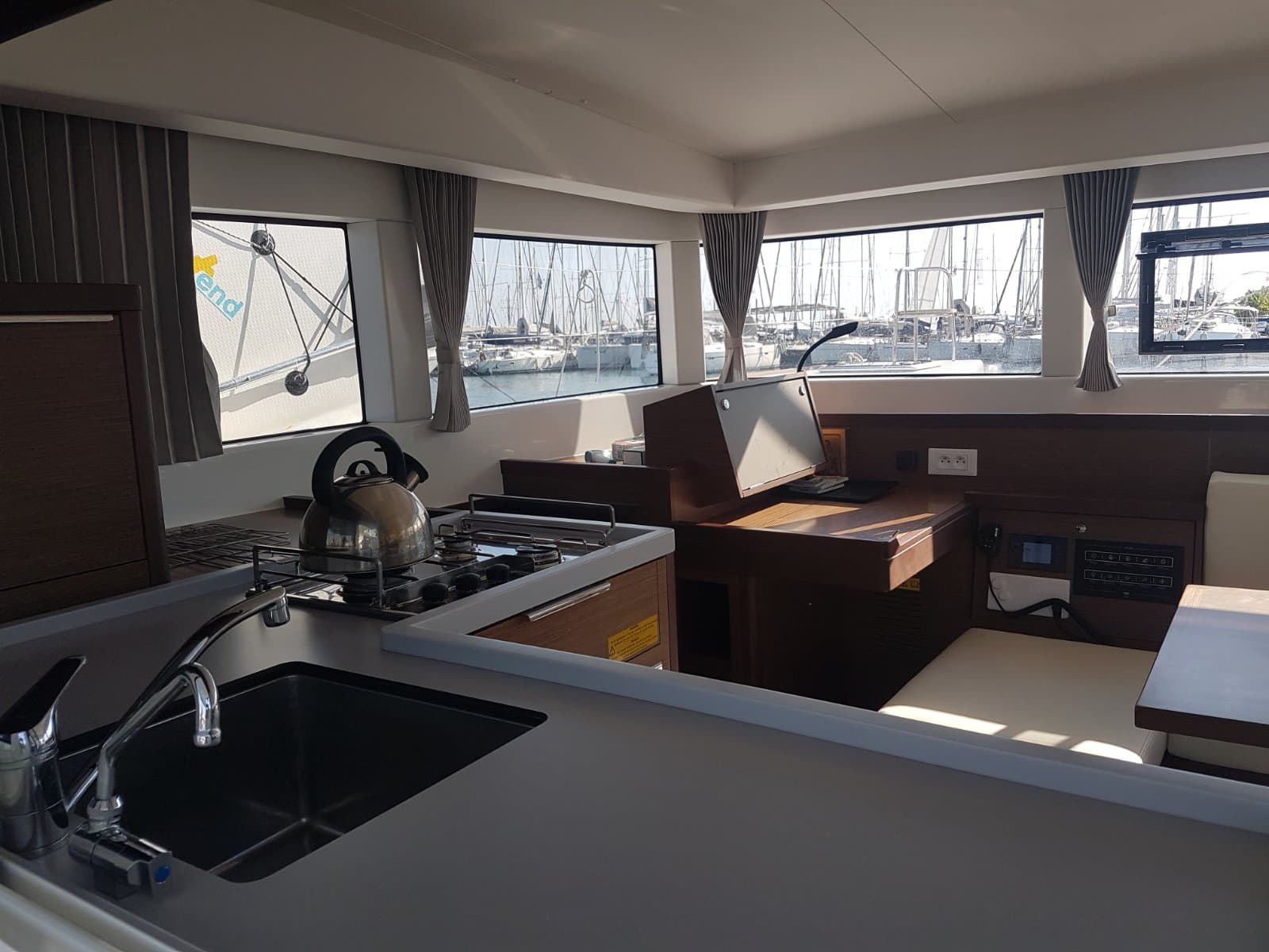 Lagoon 40 - photo 14