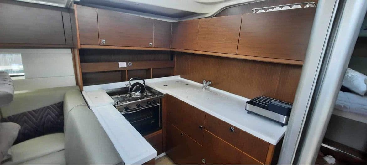 Bavaria C57 - photo 6