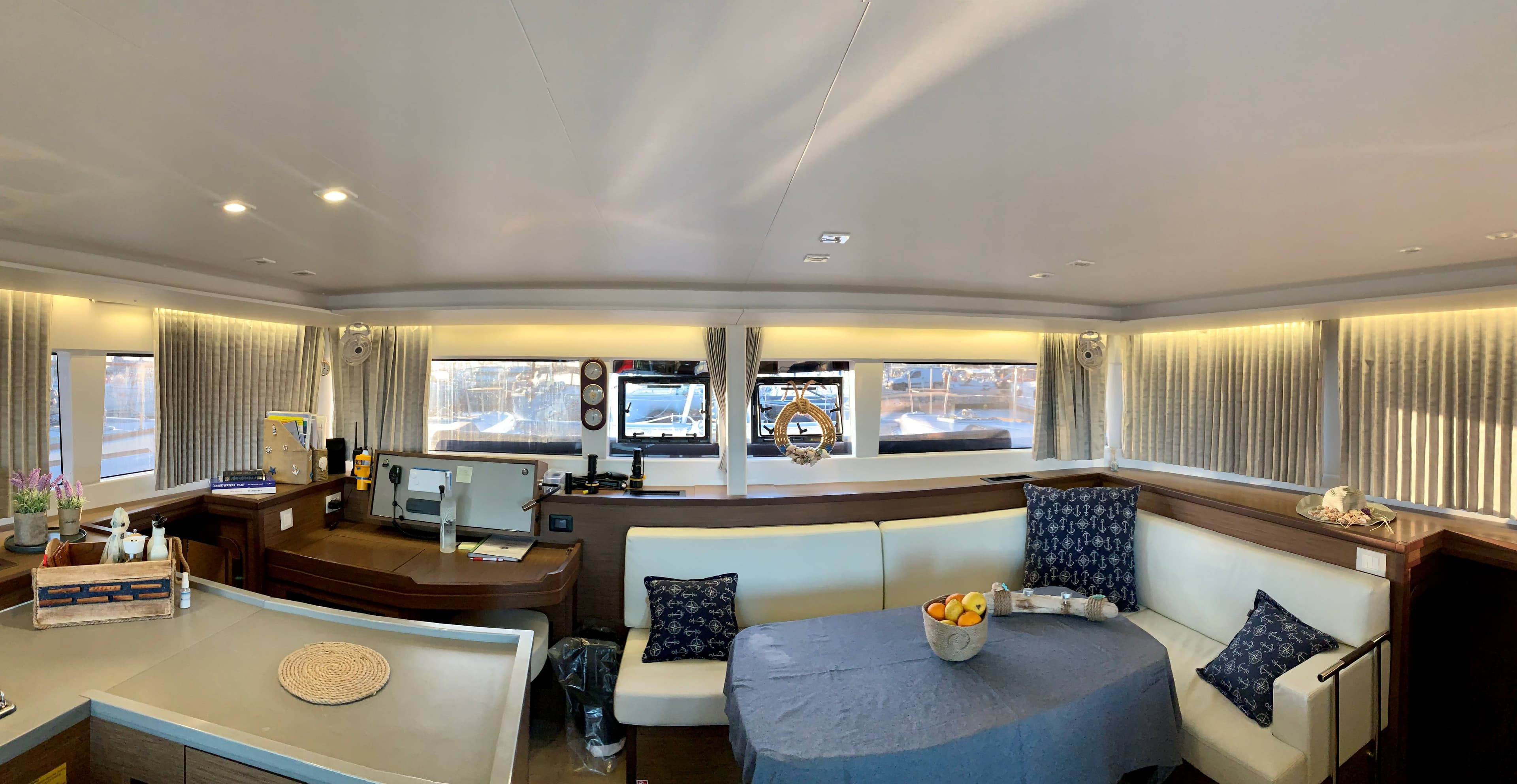 Lagoon 450 Fly - photo 5